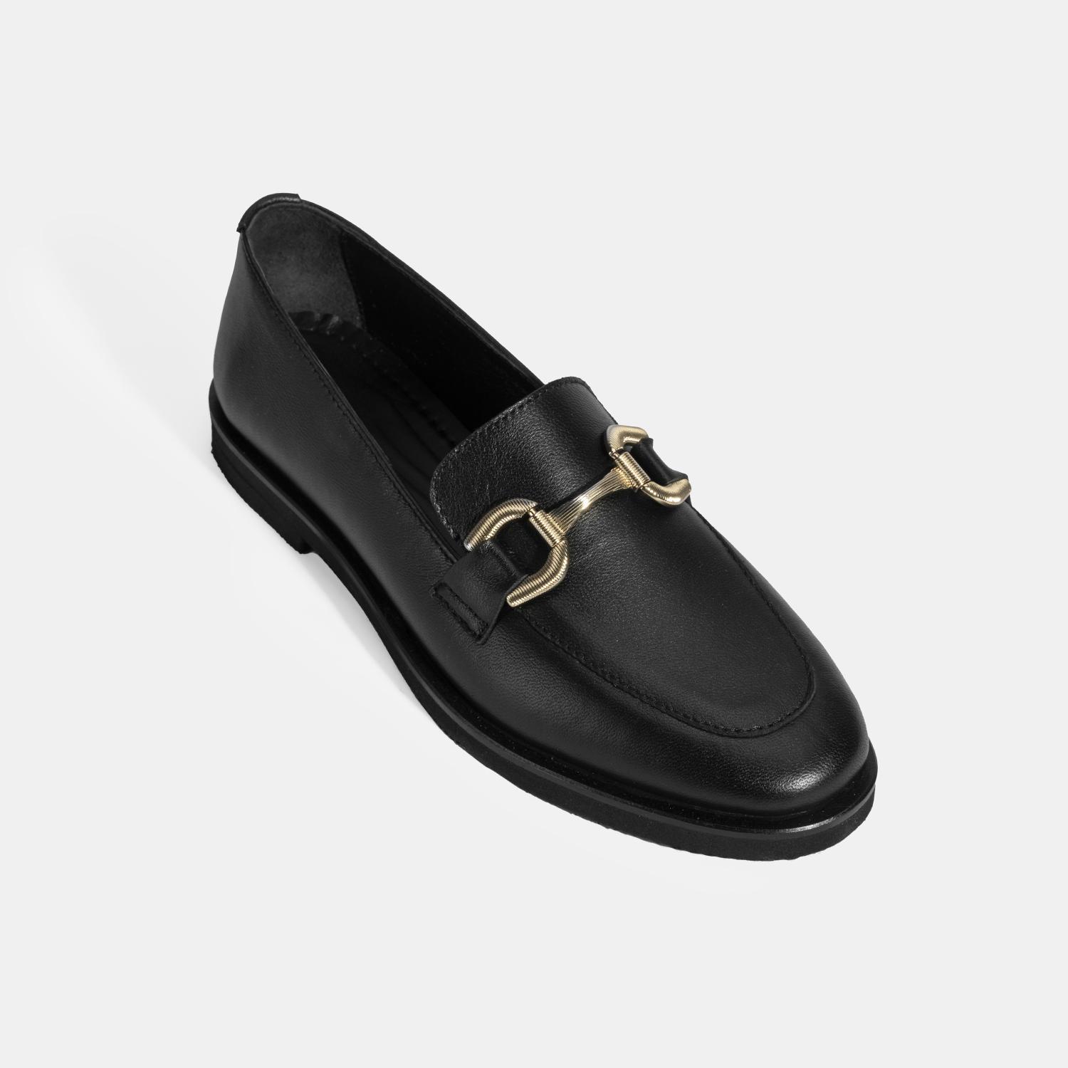 Kadın Siyah Metal Toka Aksesuarlı Deri Loafer