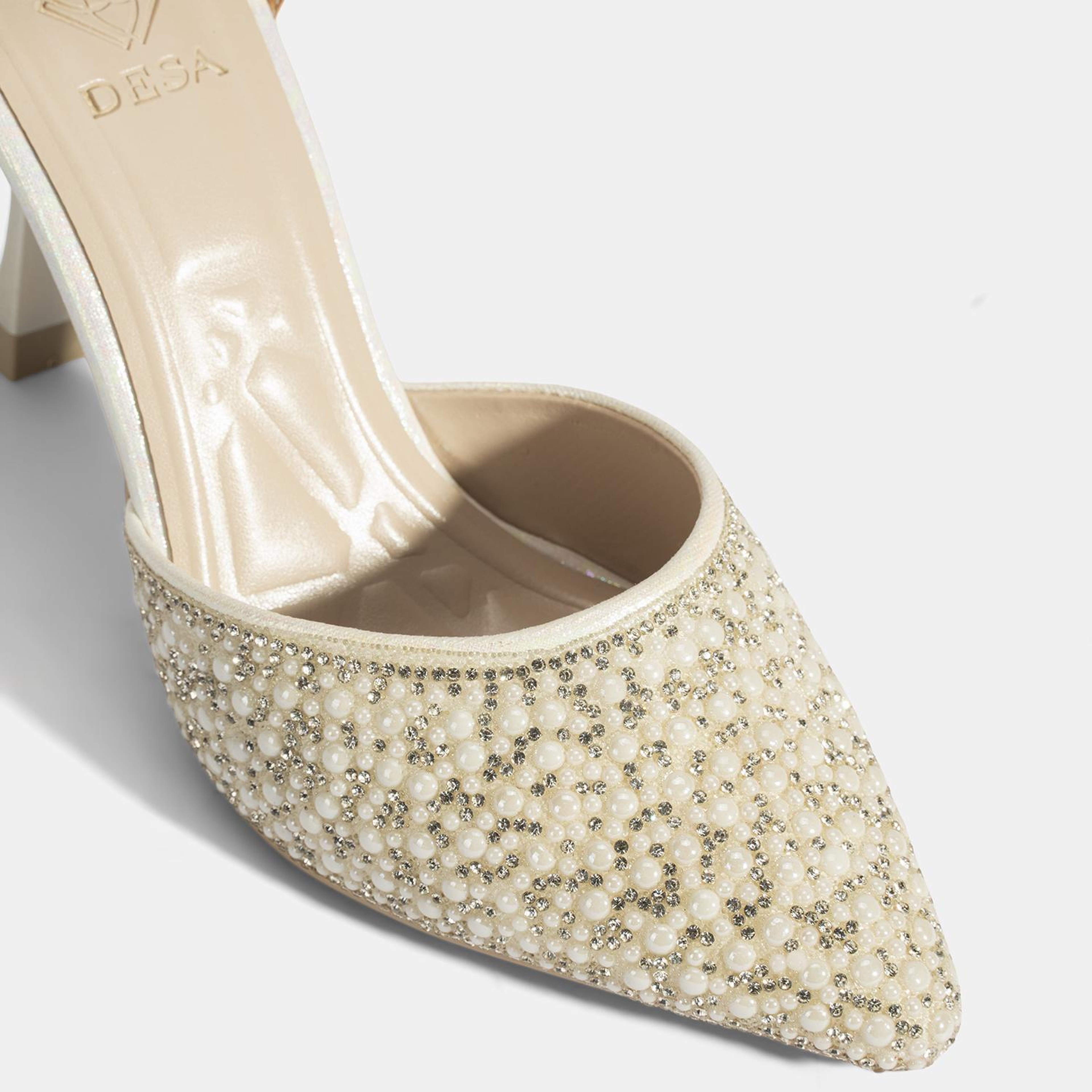 Kadın Beyaz Ayarlanabilir Tokalı Taşlı Gelin Ayakkabısı