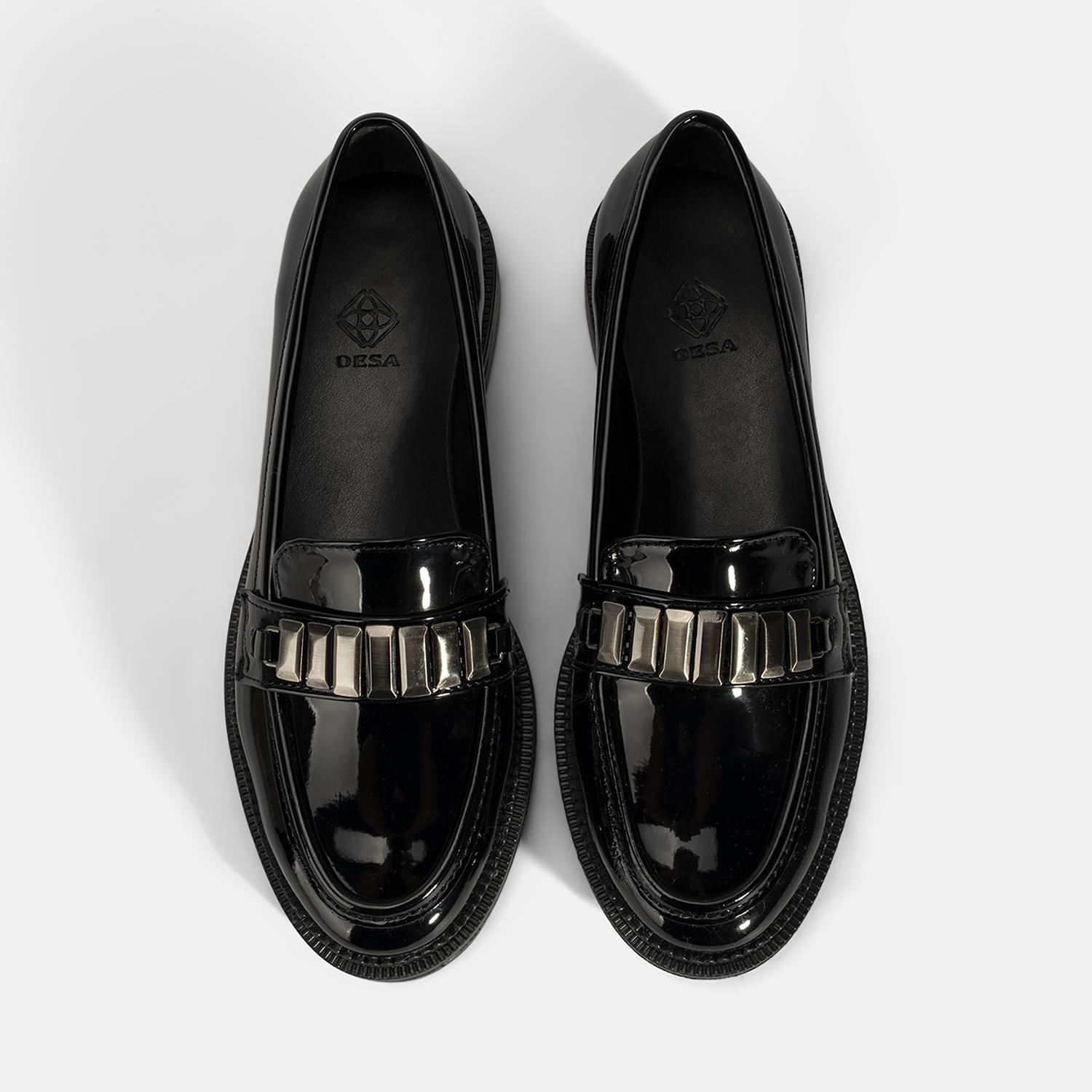 Kadın Siyah Metal Aksesuarlı Loafer