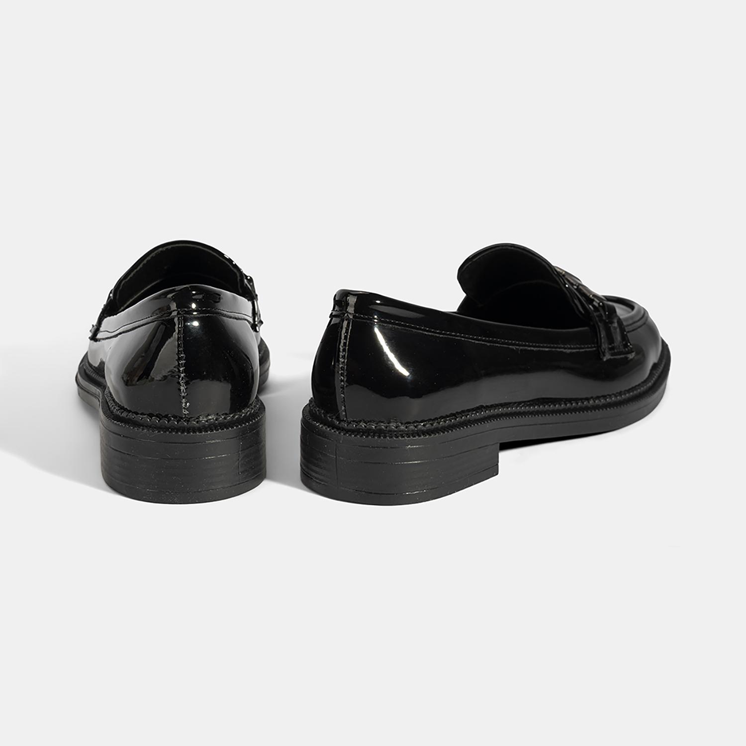 Kadın Siyah Metal Aksesuarlı Loafer