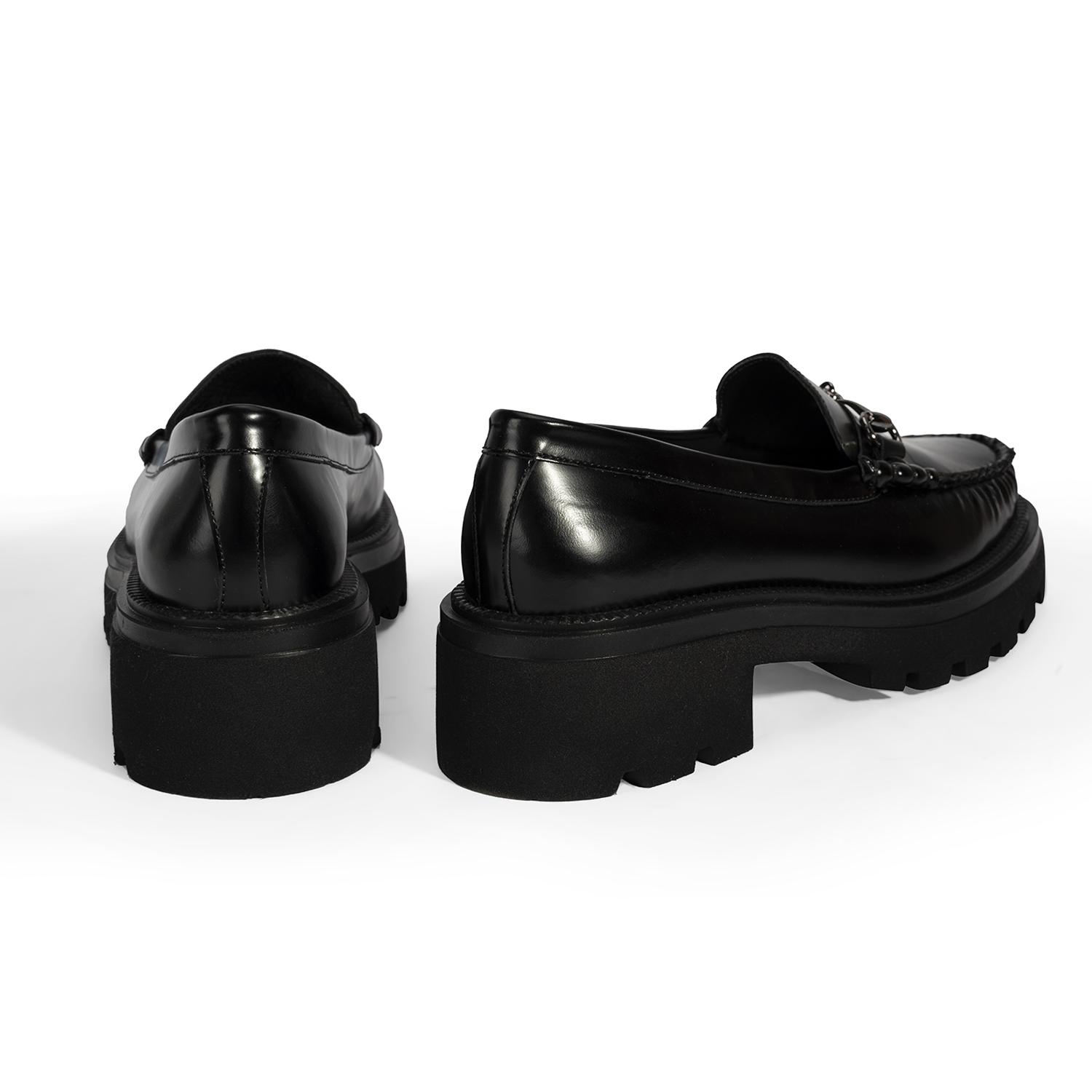 Kadın Siyah Metal Toka Detaylı Deri Loafer