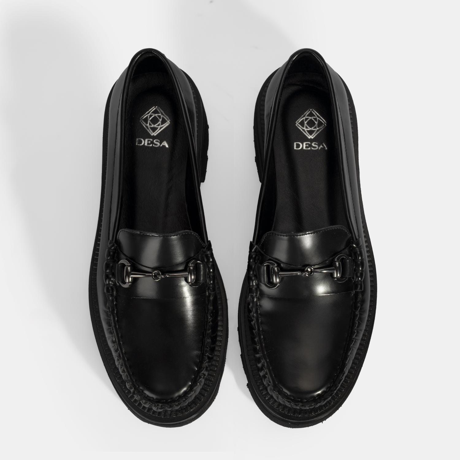 Kadın Siyah Metal Toka Detaylı Deri Loafer