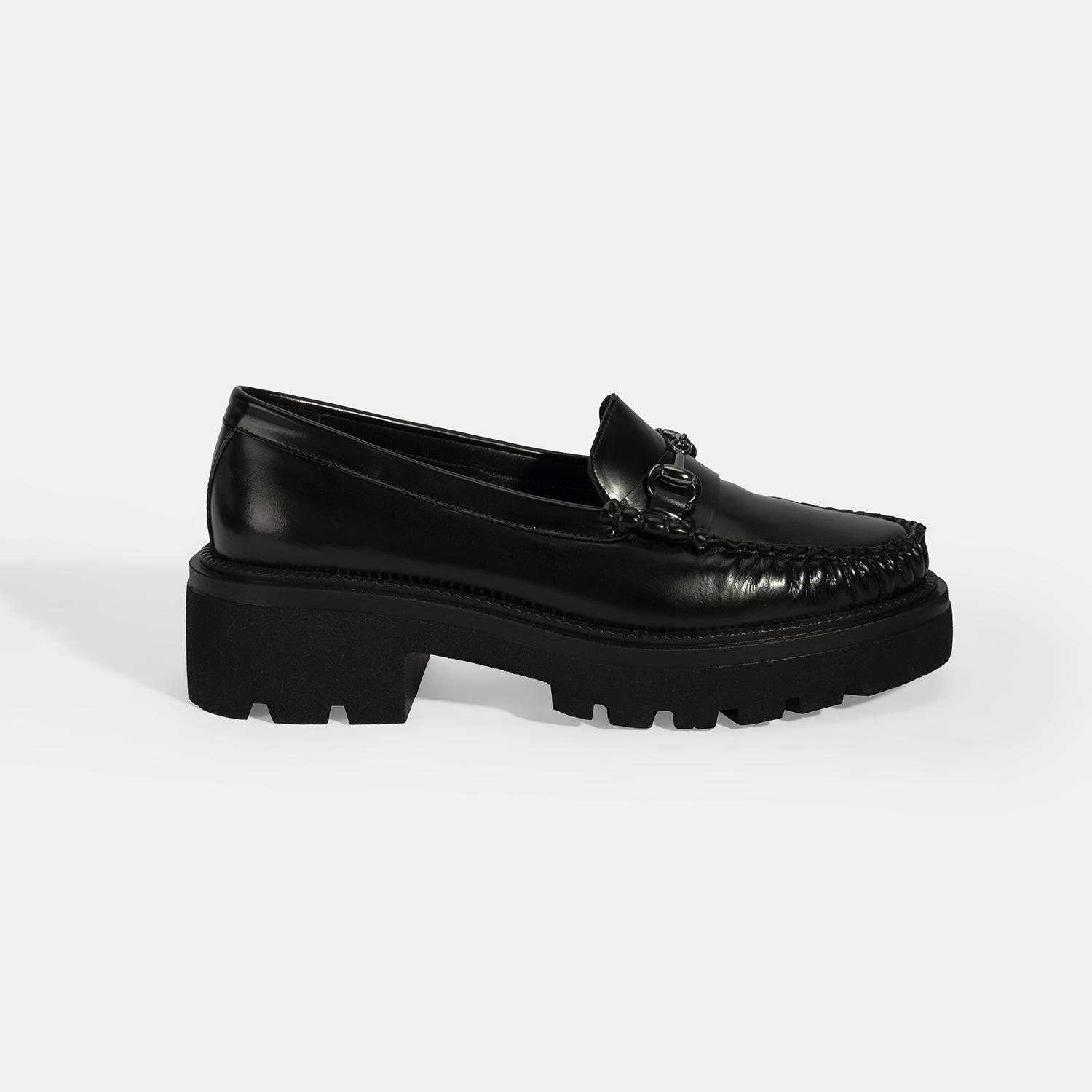 Kadın Siyah Metal Toka Detaylı Deri Loafer