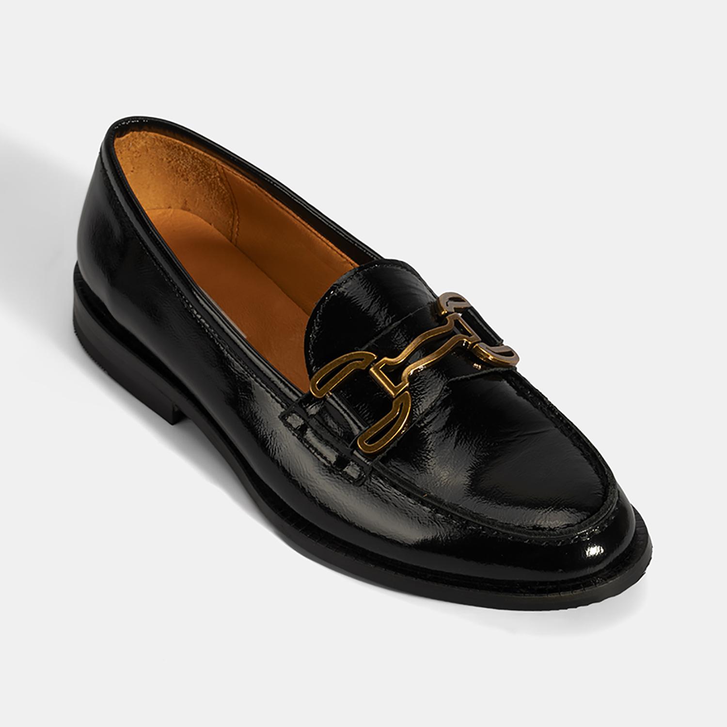 Kadın Siyah Metal Toka Aksesuarlı Rugan Loafer