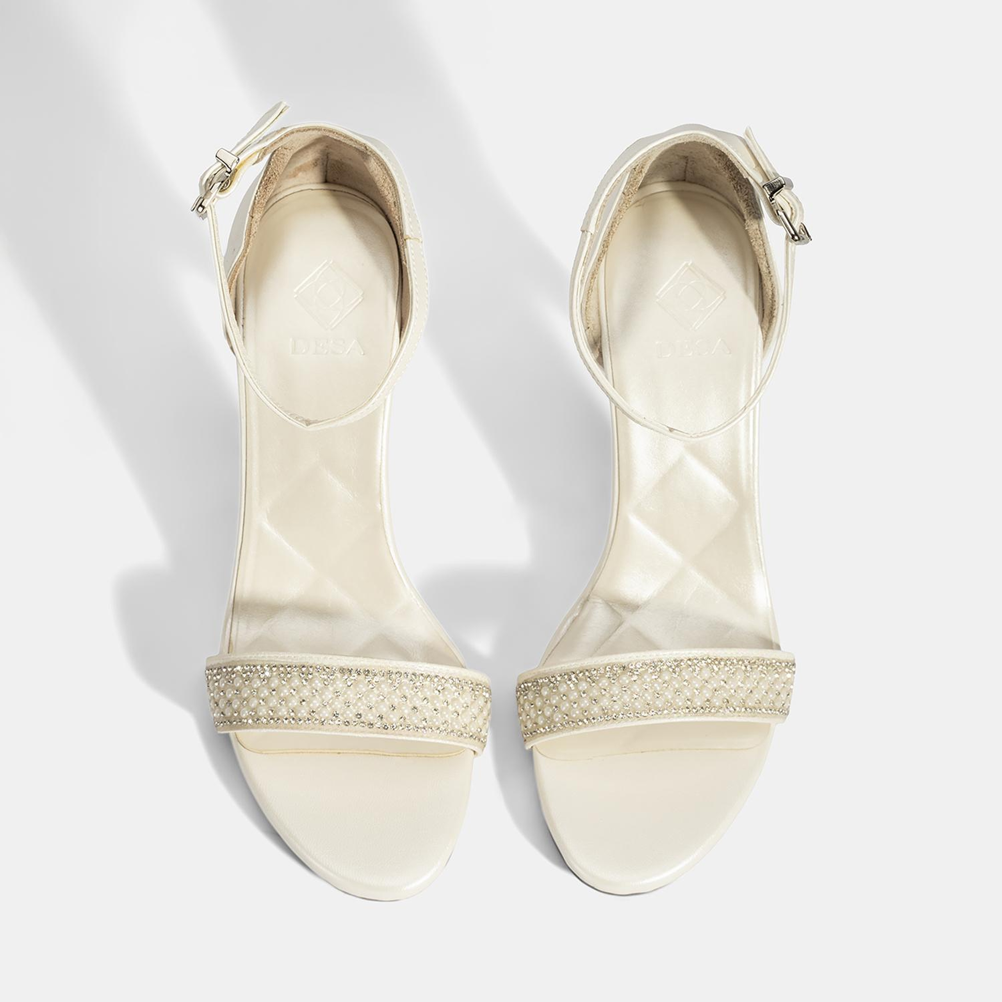 Kadın Beyaz Ayarlanabilir Tokalı Taşlı Topuklu Abiye Sandalet