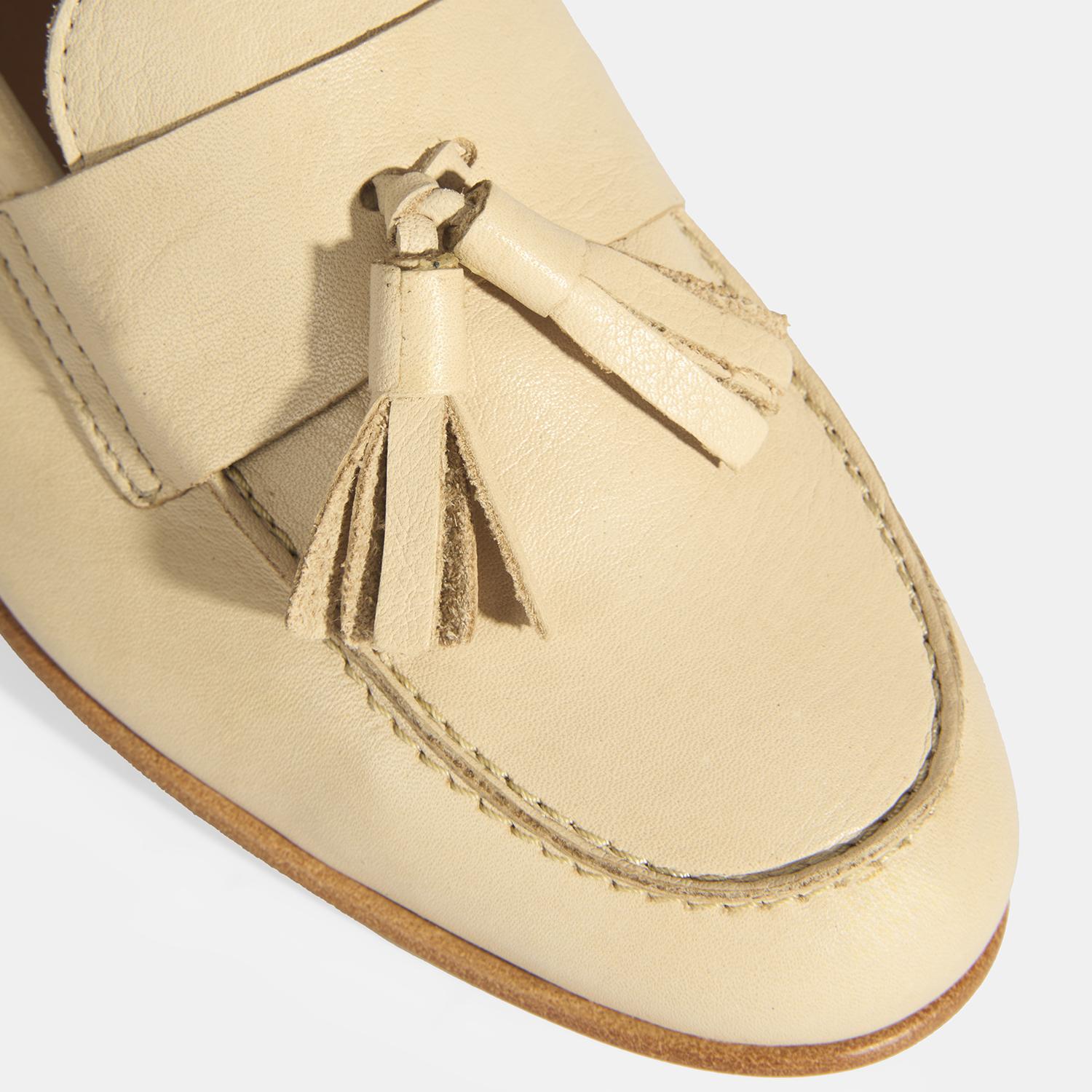 Kadın Bej Püskül Detaylı Deri Loafer