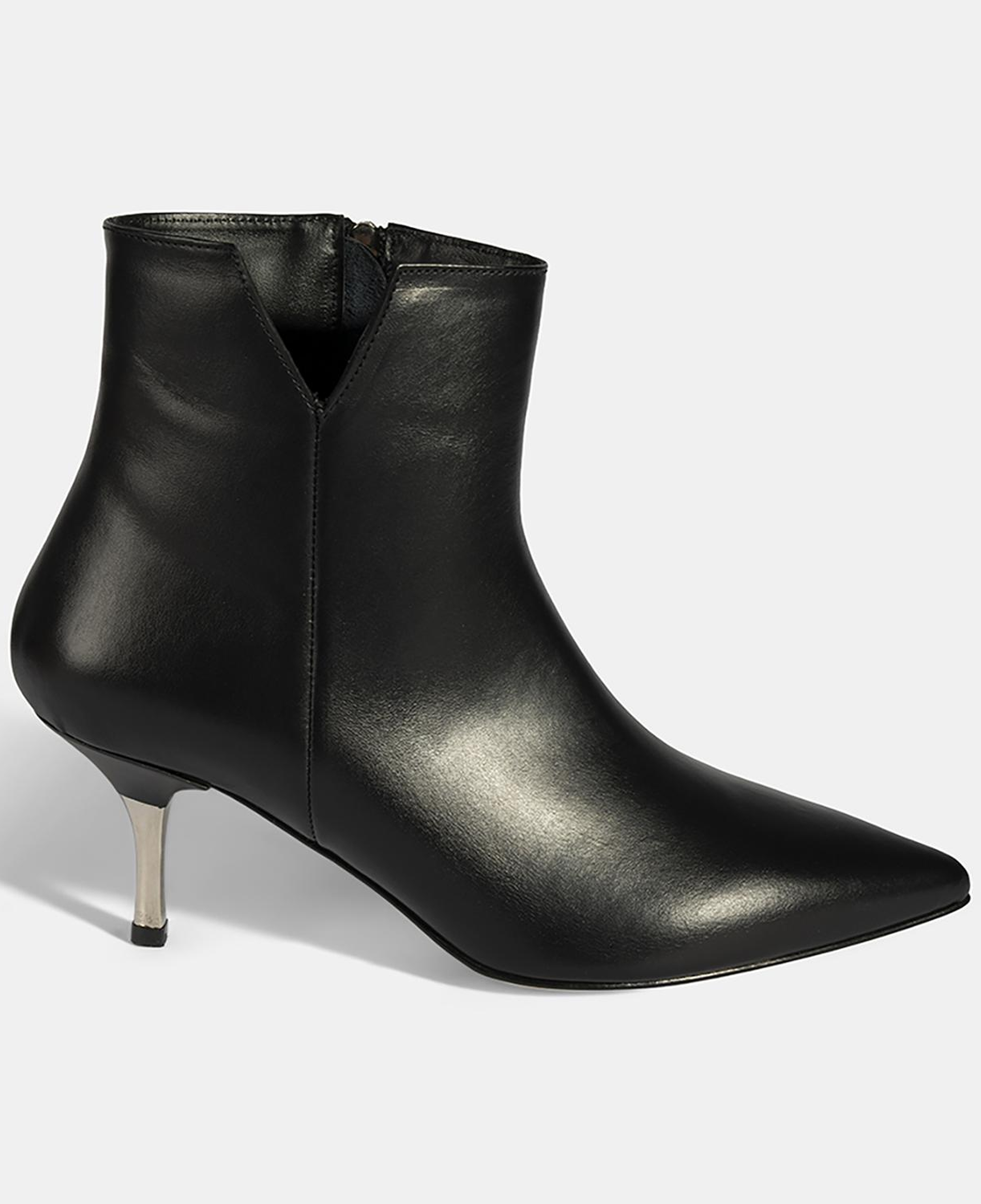 Kadın Siyah İnce Topuklu Sivri Burunlu Deri Bot