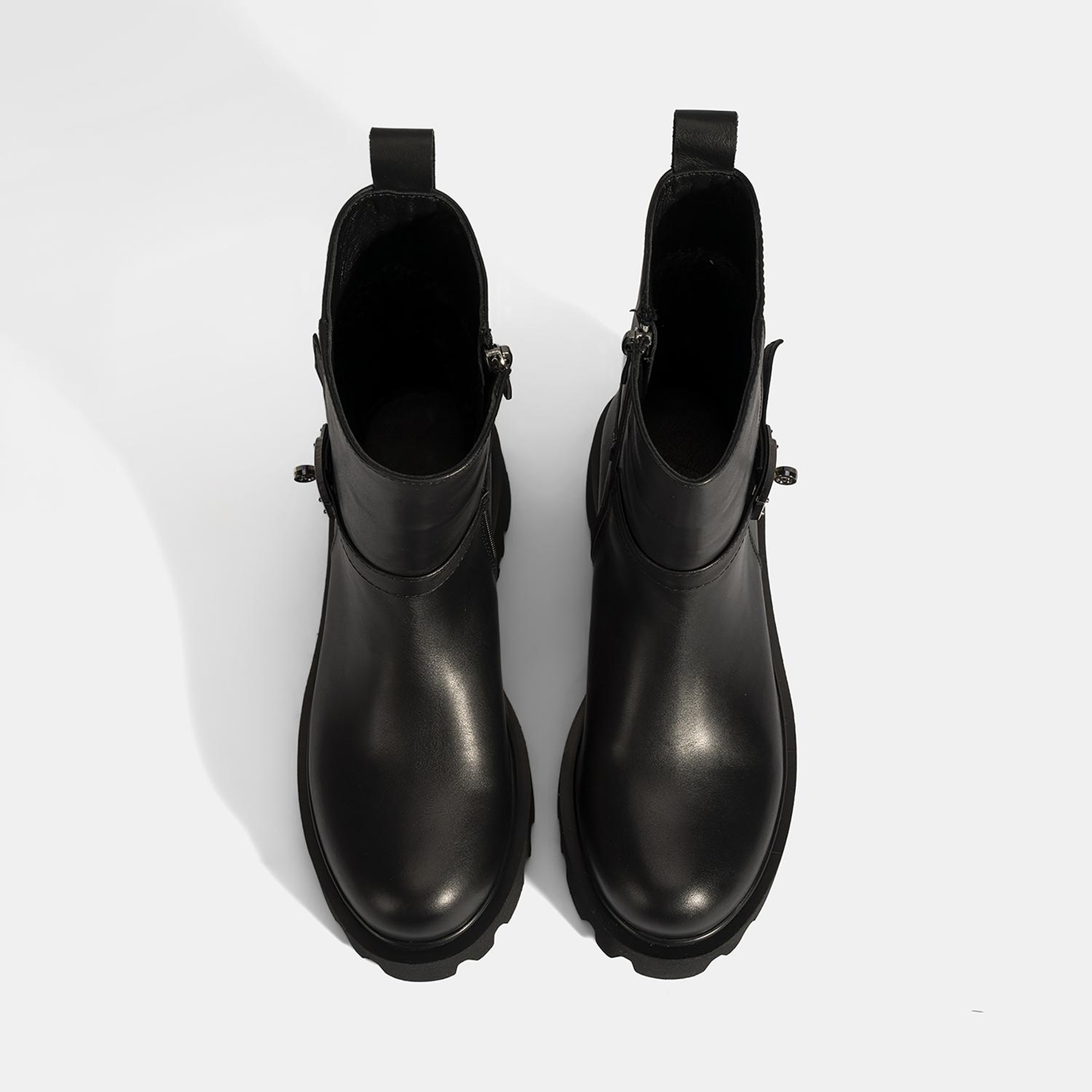 Kadın Siyah Metal Tokalı Kalın Tabanlı Deri Bot