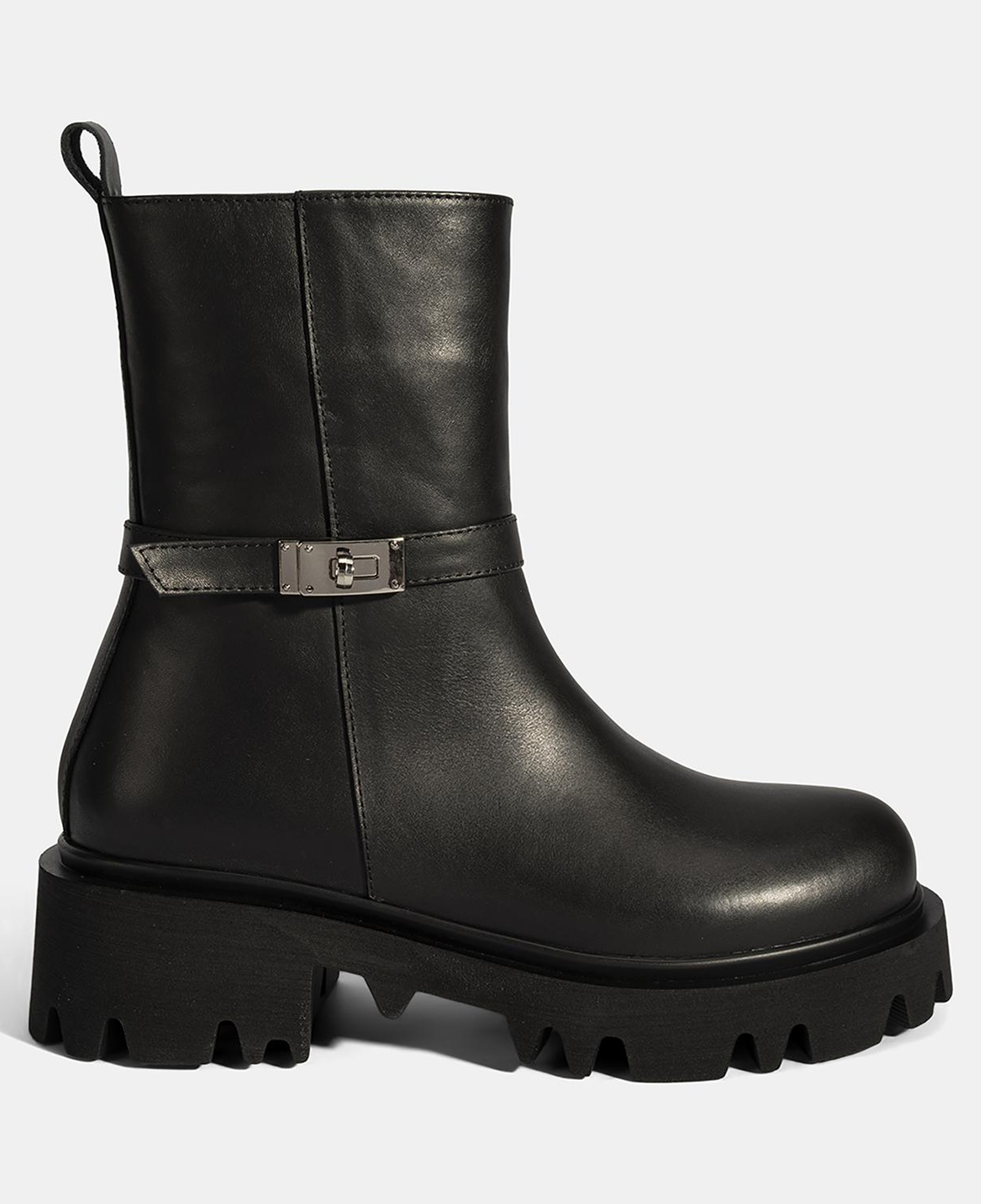Kadın Siyah Metal Tokalı Kalın Tabanlı Deri Bot