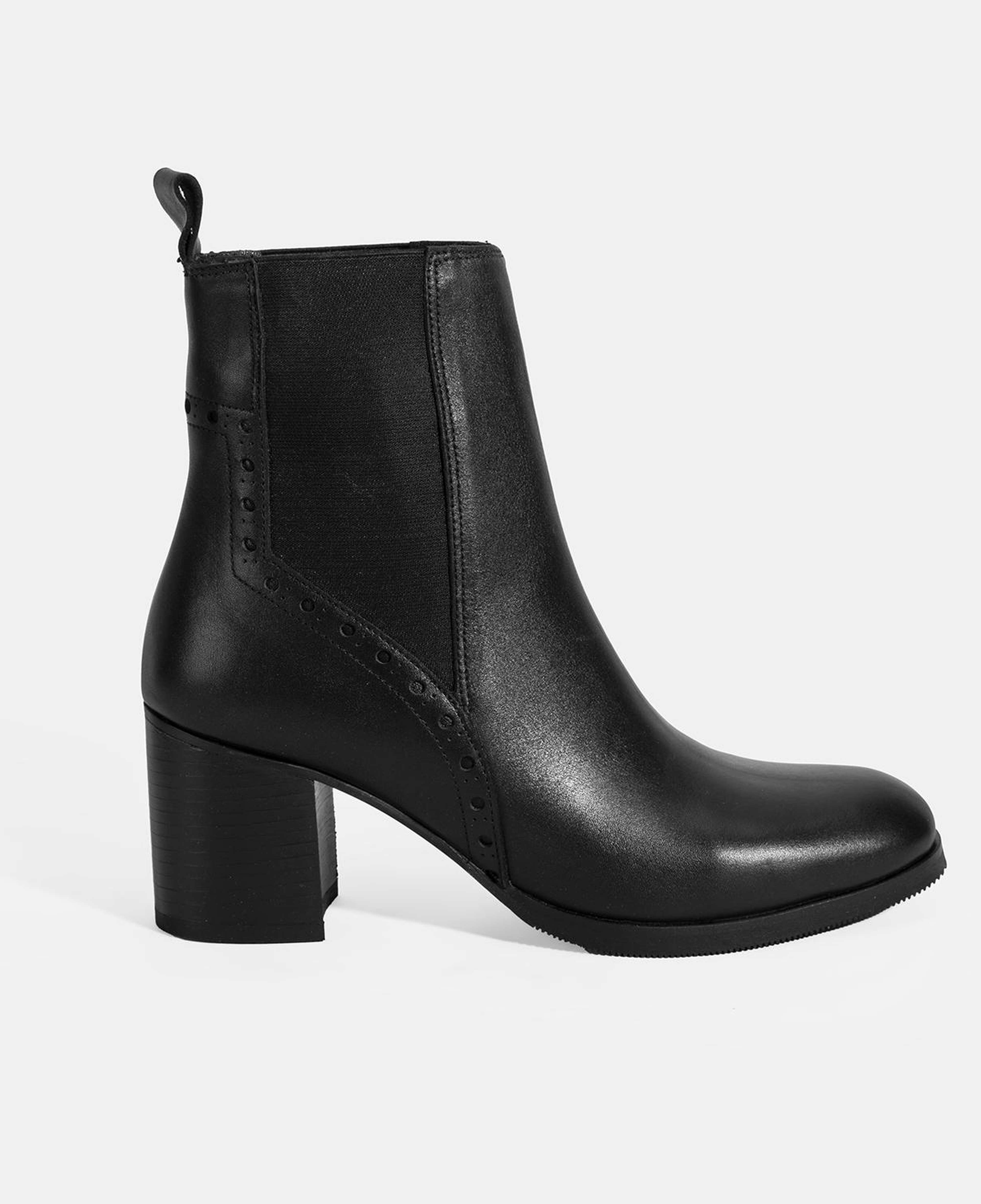 Kadın Siyah Lastik Detaylı Topuklu Deri Bot