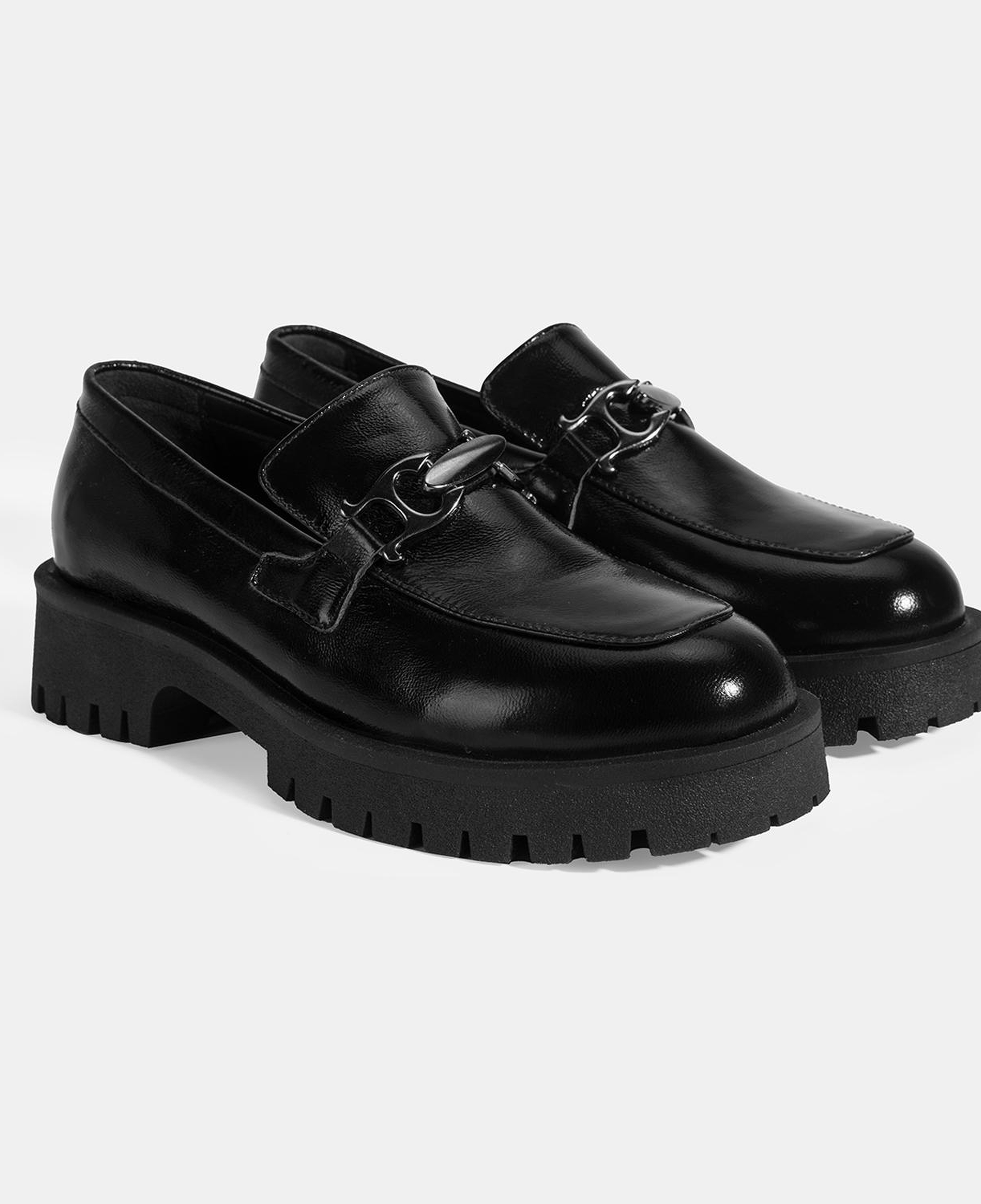 Kadın Siyah Metal Aksesuarlı Rugan Loafer