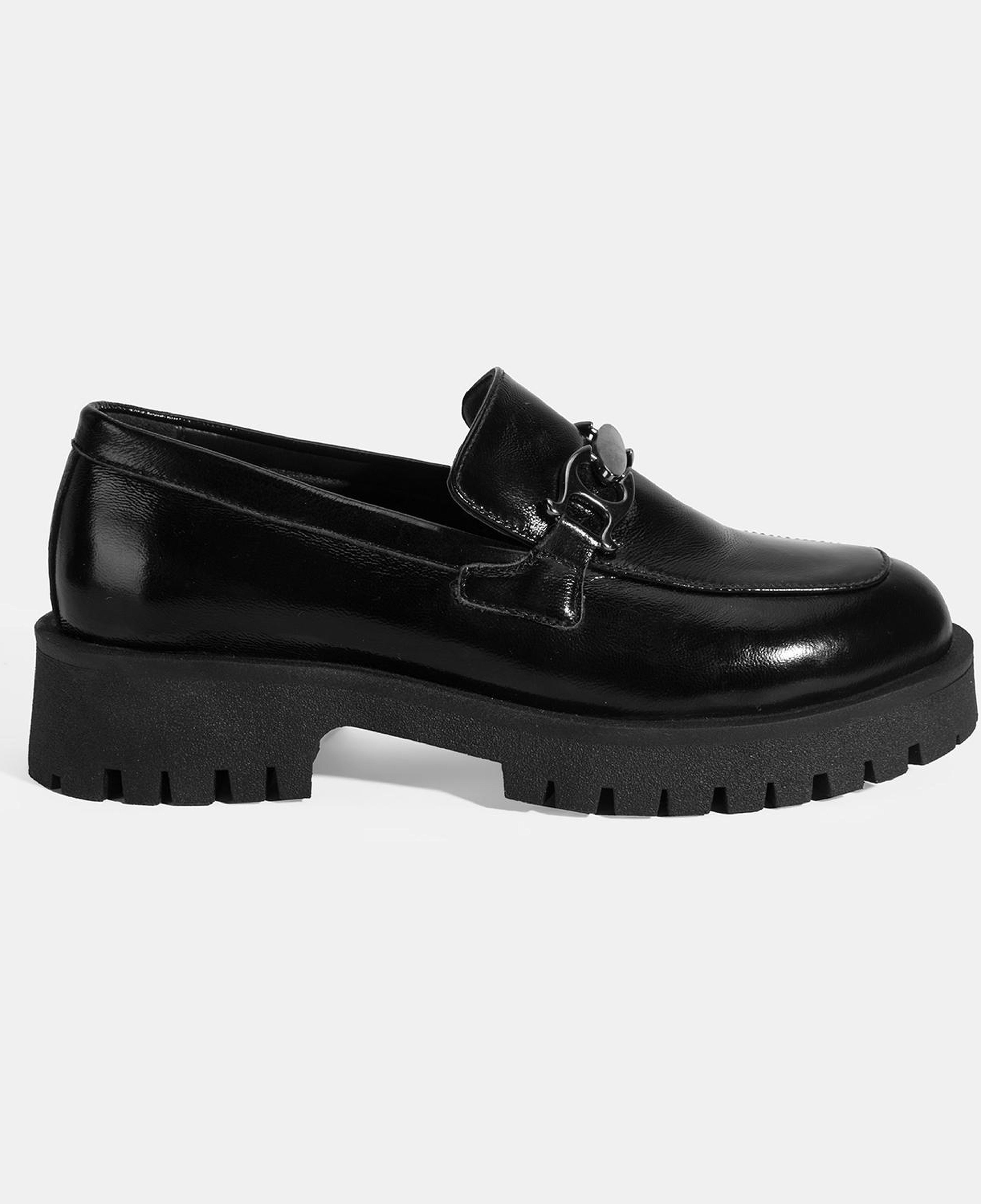 Kadın Siyah Metal Aksesuarlı Rugan Loafer