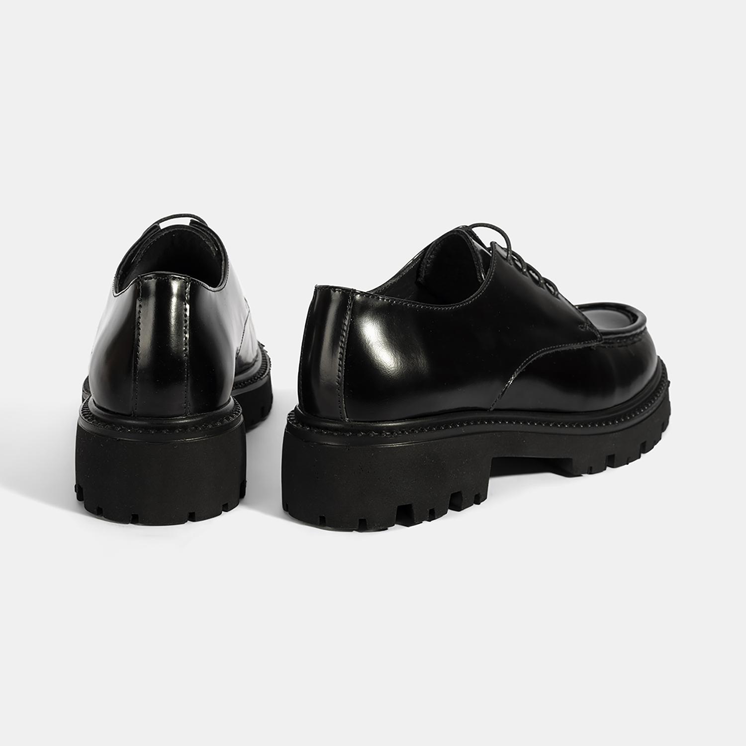 Kadın Siyah Bağcıklı Kalın Tabanlı Deri Günlük Ayakkabı