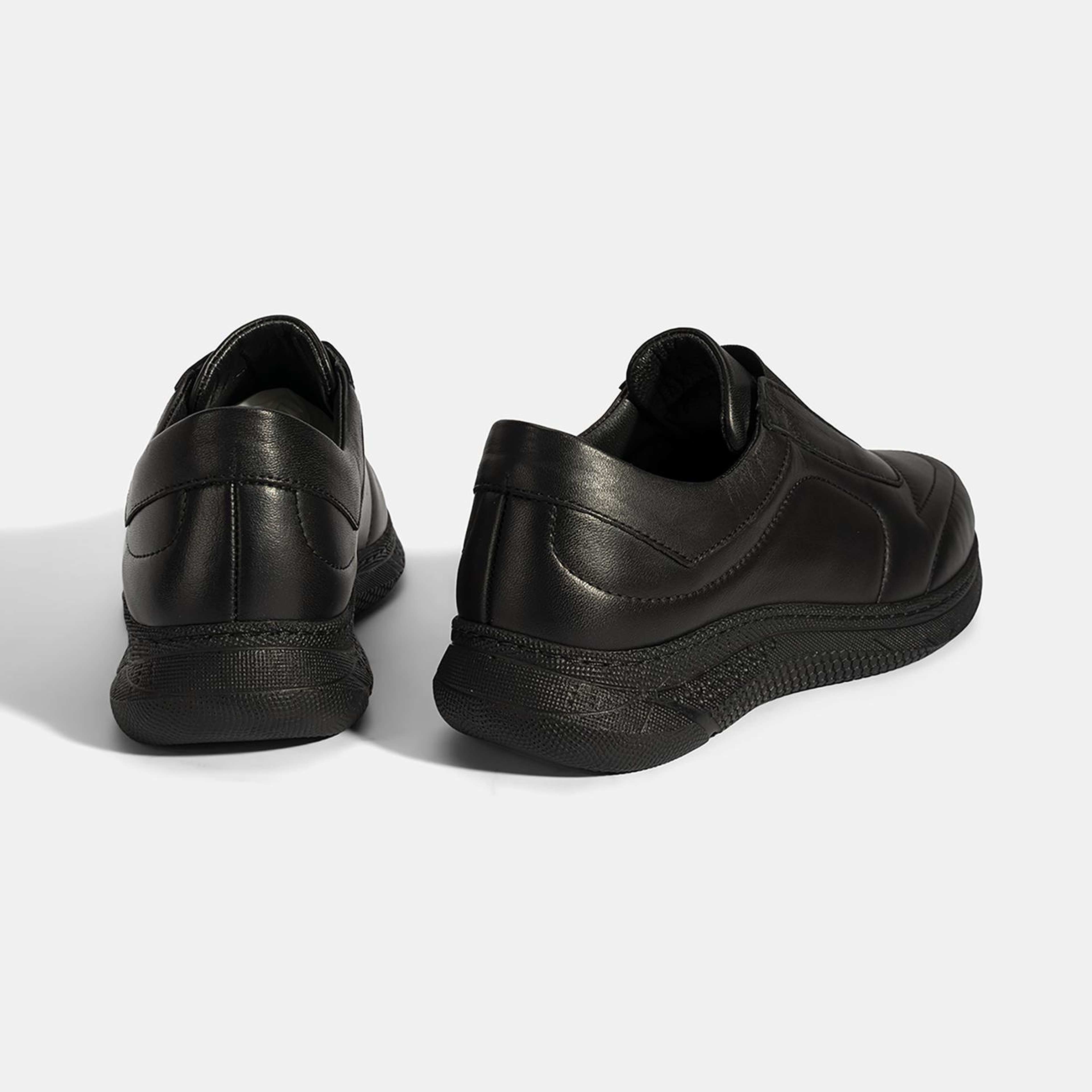 Kadın Siyah Lastikli Deri Spor Ayakkabı