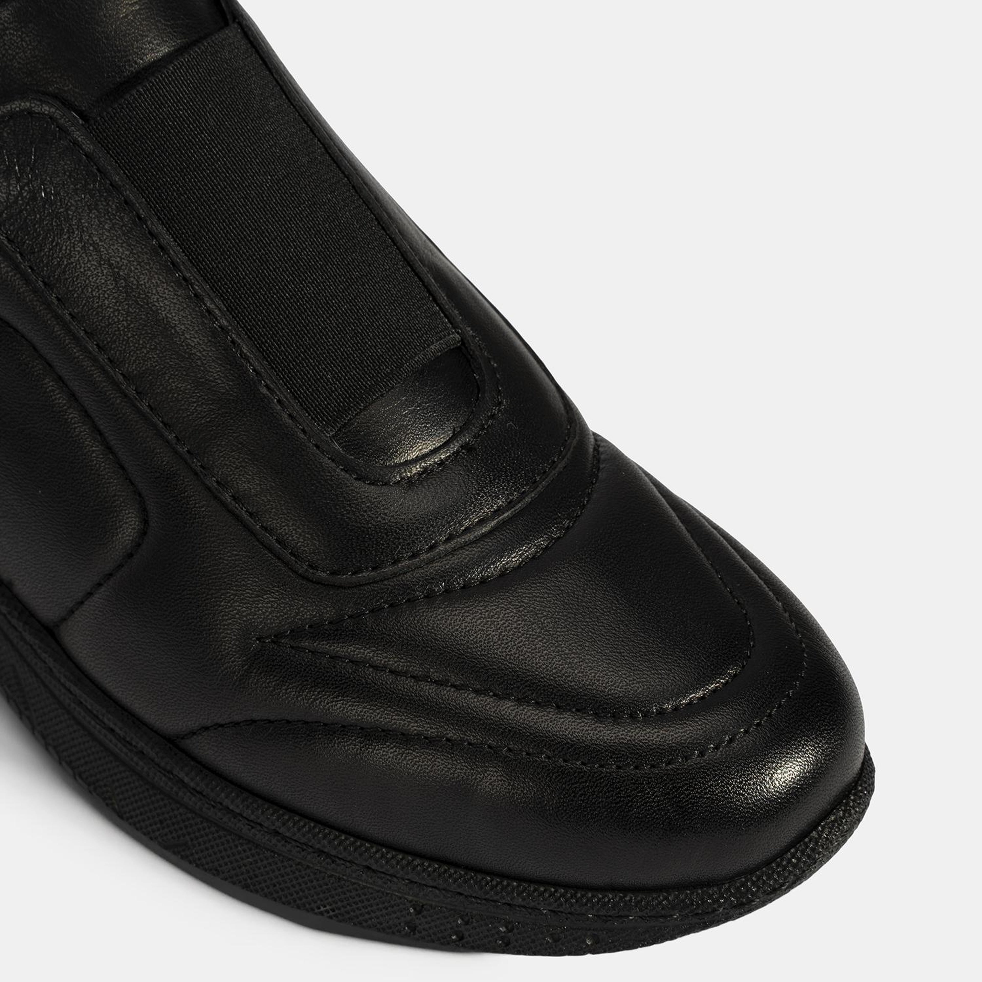 Kadın Siyah Lastikli Deri Spor Ayakkabı