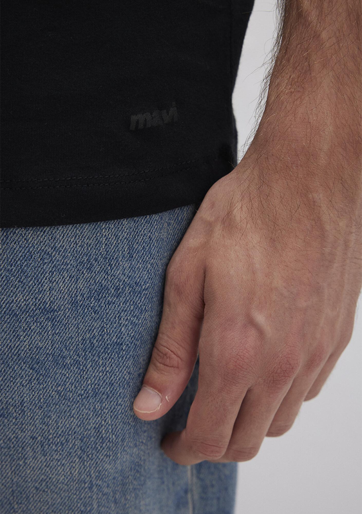 Mavi Stretch Siyah Basic Tişört Fitted / Vücuda Oturan Kesim 061747-900