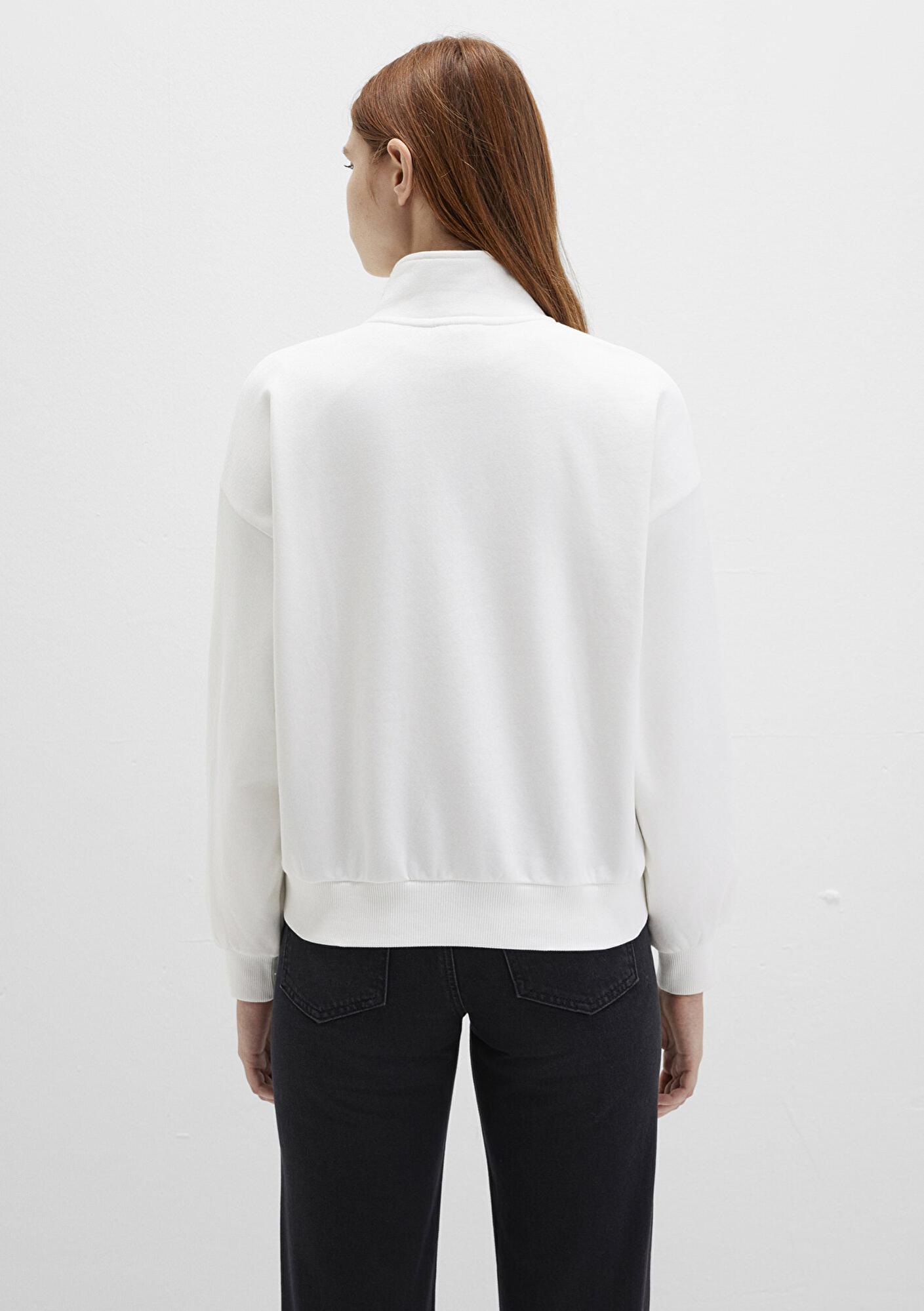 Mavi Yarı Fermuarlı Sırt Baskılı Ekru Sweatshirt 1S10502-70057