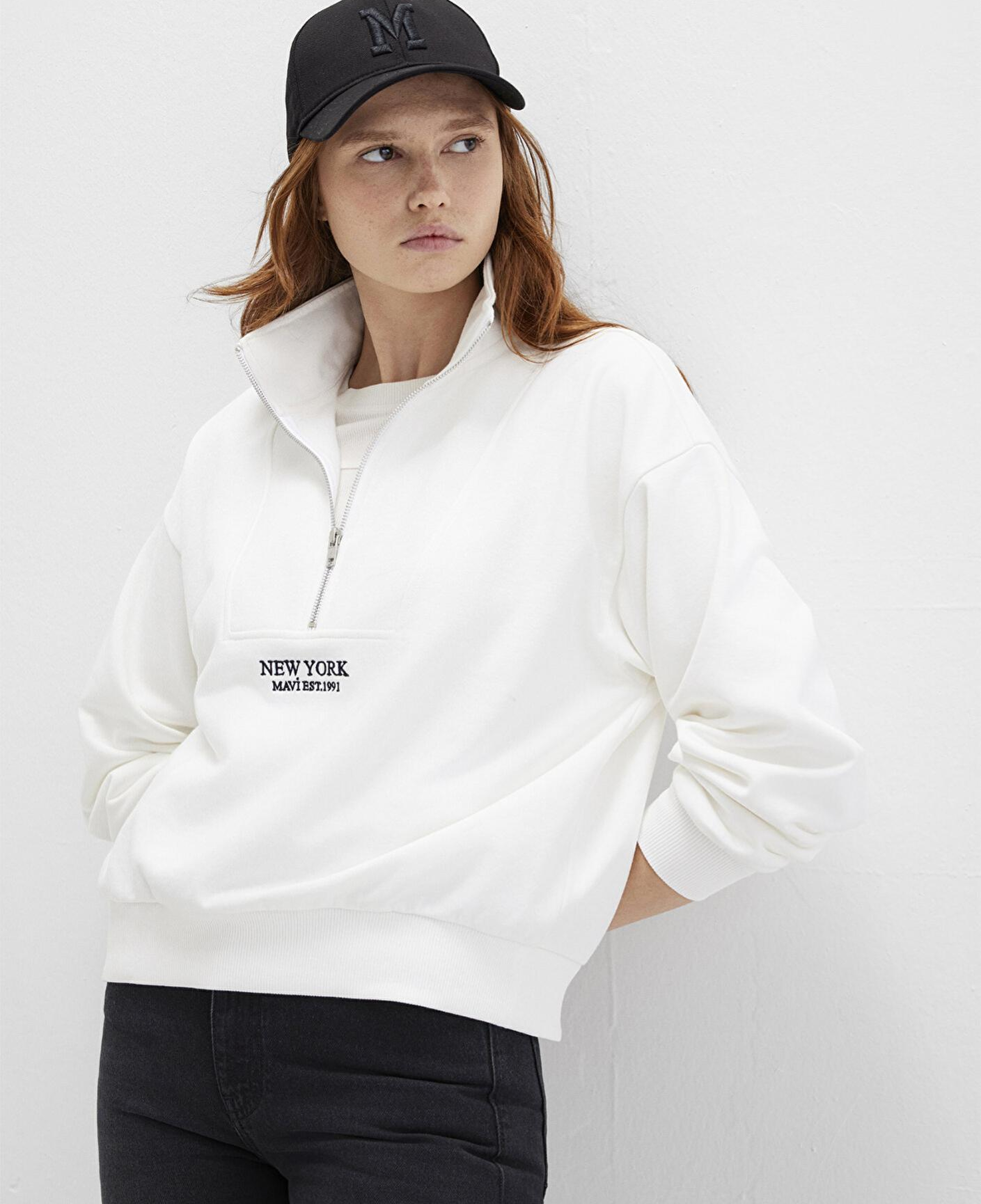 Mavi Yarı Fermuarlı Sırt Baskılı Ekru Sweatshirt 1S10502-70057