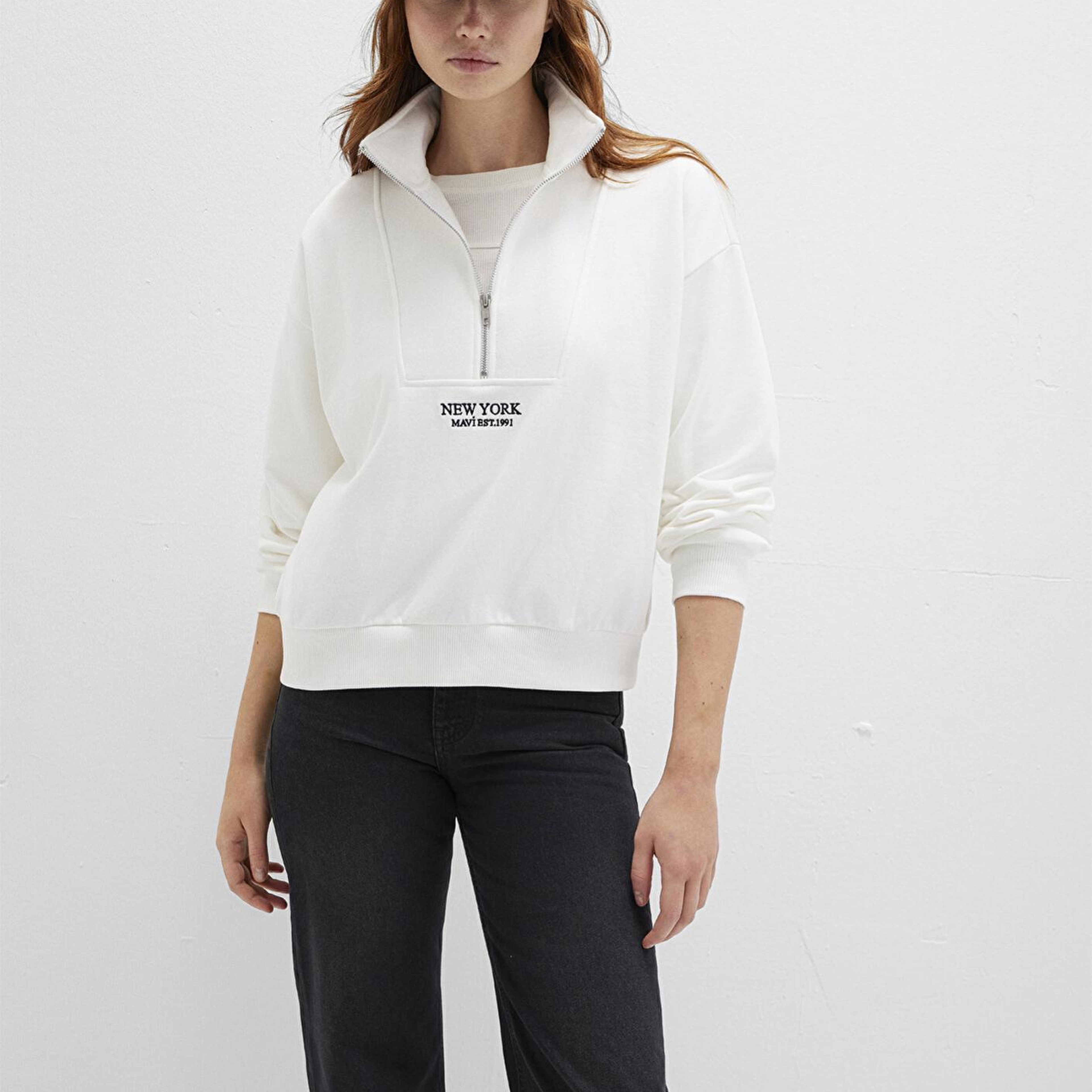 Mavi Yarı Fermuarlı Sırt Baskılı Ekru Sweatshirt 1S10502-70057