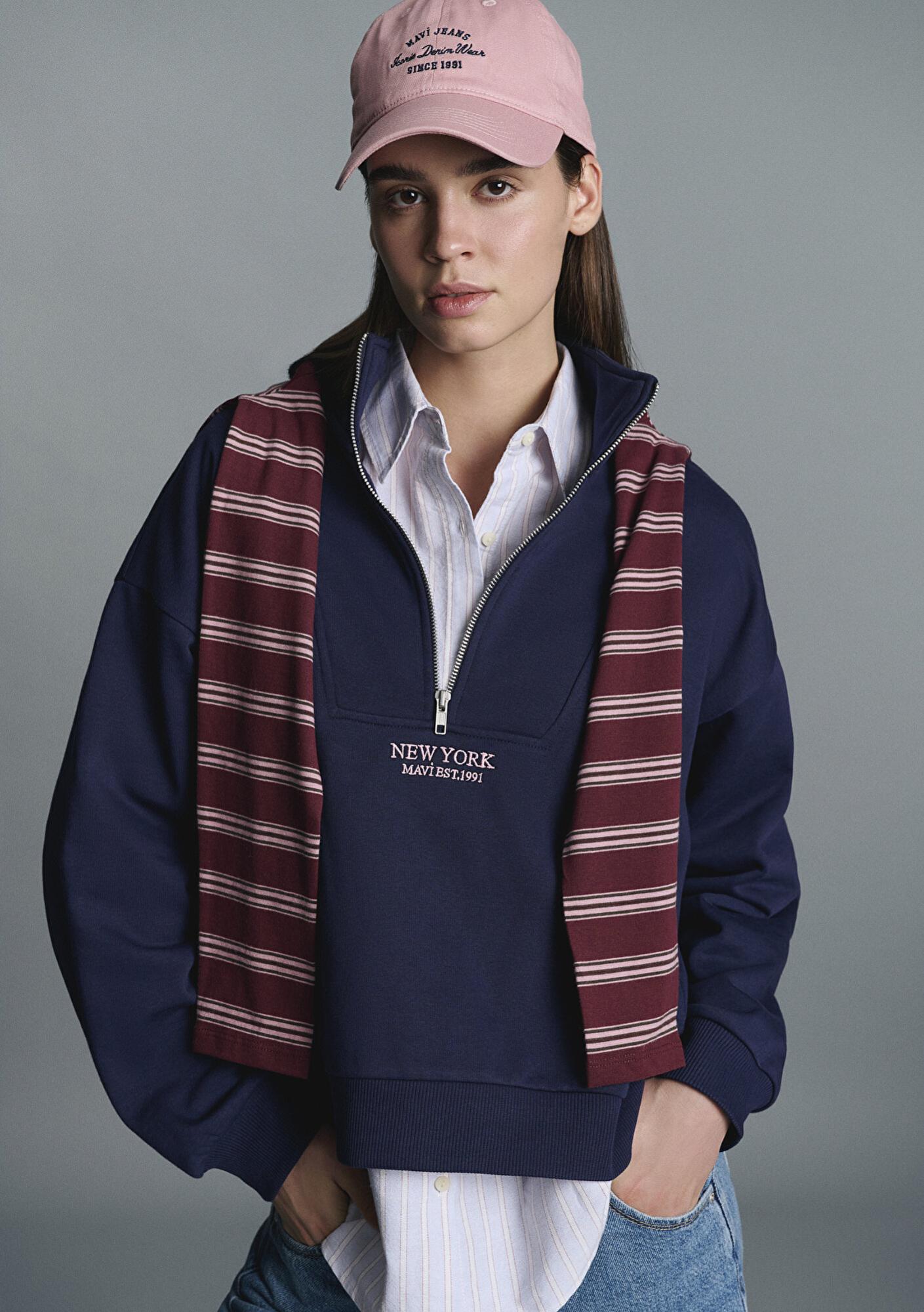 Mavi Yarı Fermuarlı Sırt Baskılı Lacivert Sweatshirt 1S10501-80729