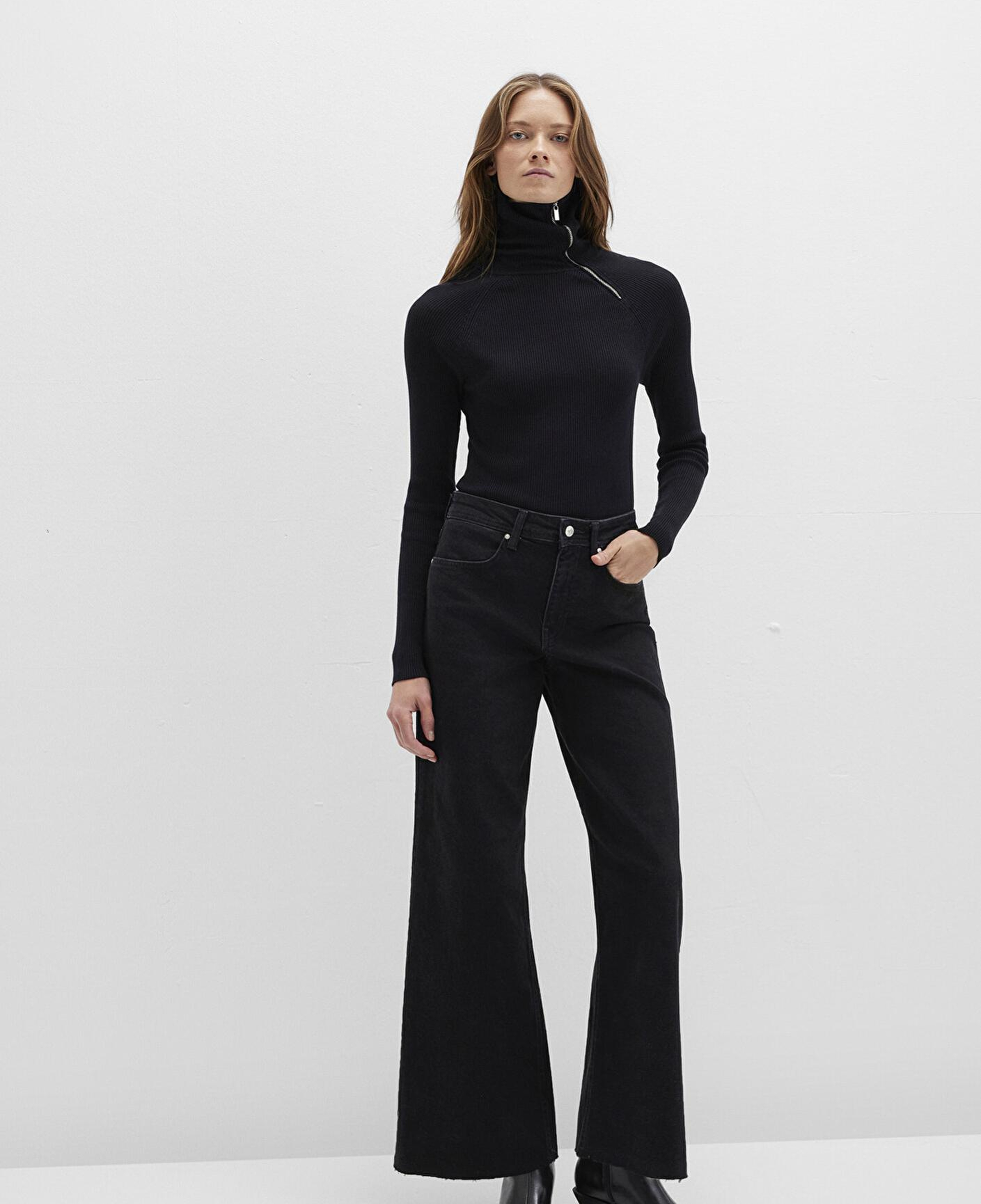 Mavi Fermuar Detaylı Dik Yaka Siyah Kazak Fitted / Vücuda Oturan Kesim 1710790-900