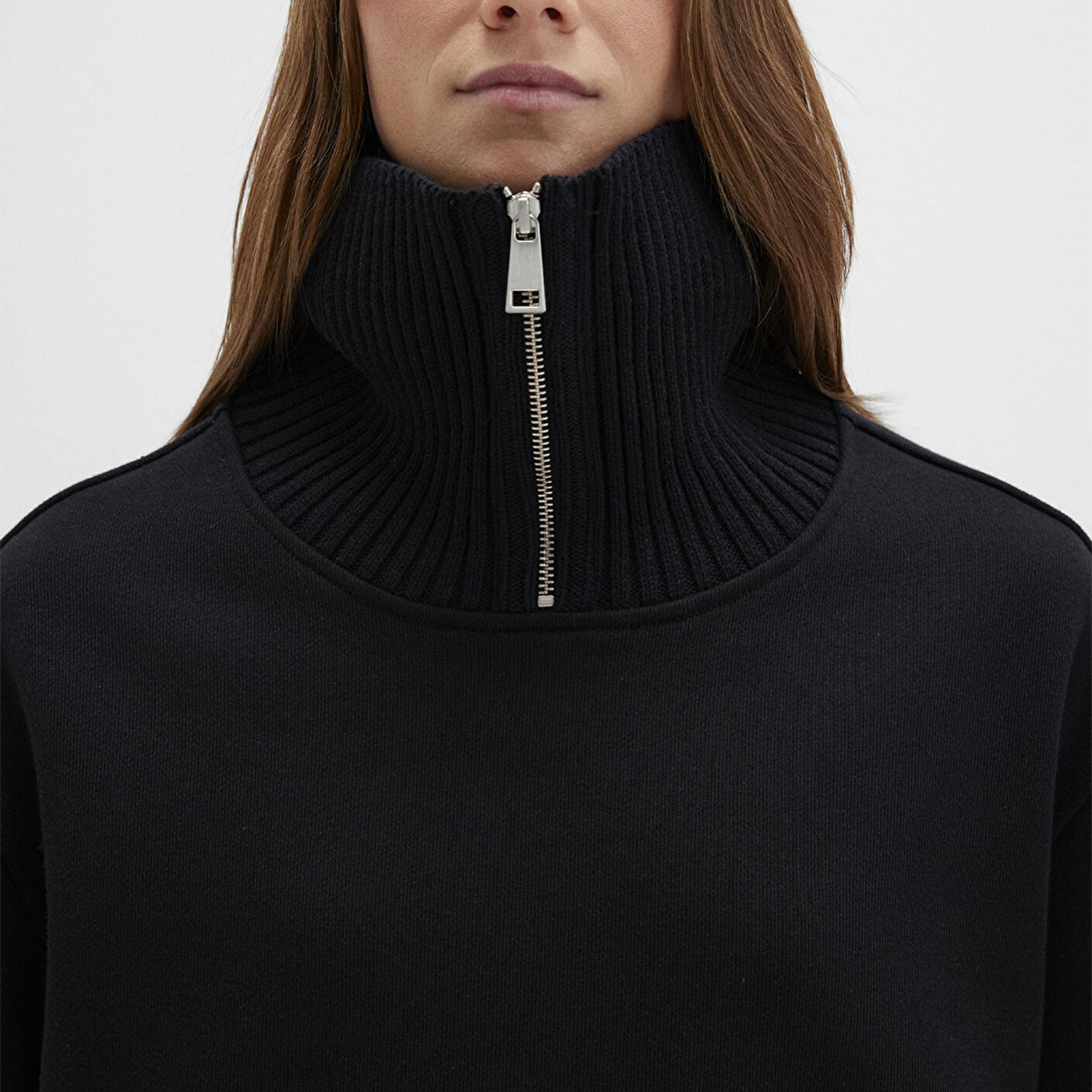 Mavi Yarı Fermuarlı Dik Yaka Siyah Sweatshirt 1S10434-900