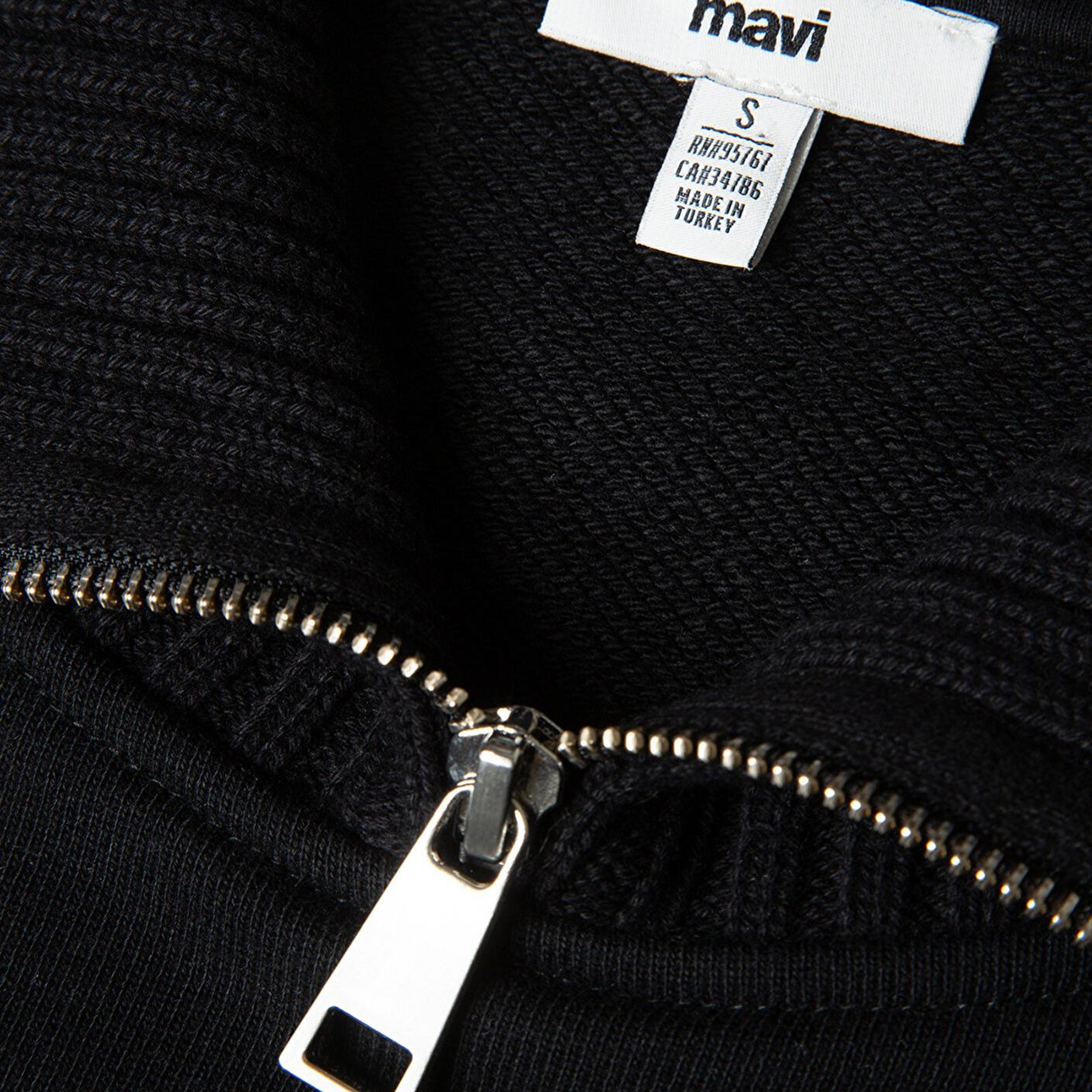 Mavi Yarı Fermuarlı Dik Yaka Siyah Sweatshirt 1S10434-900