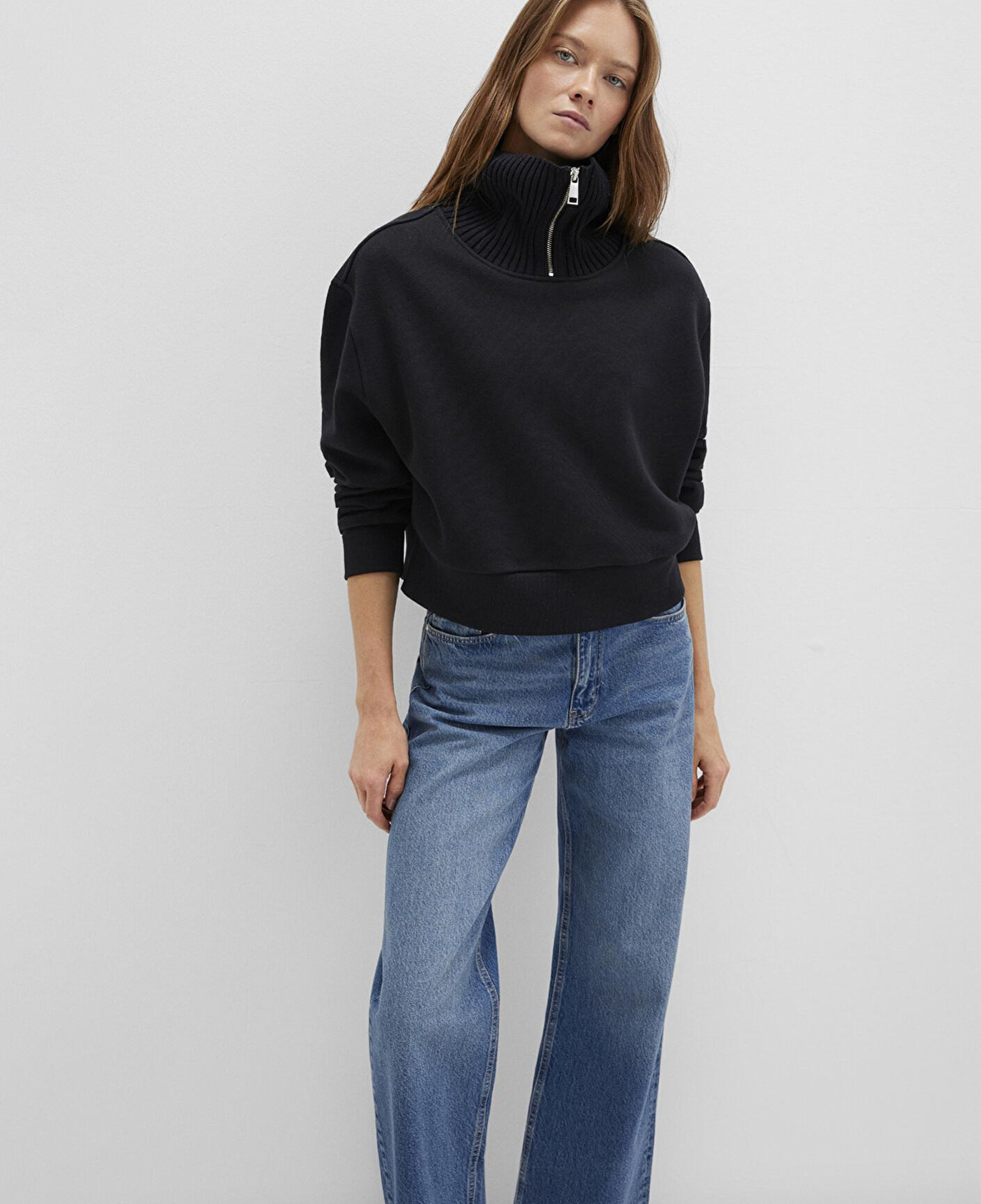 Mavi Yarı Fermuarlı Dik Yaka Siyah Sweatshirt 1S10434-900