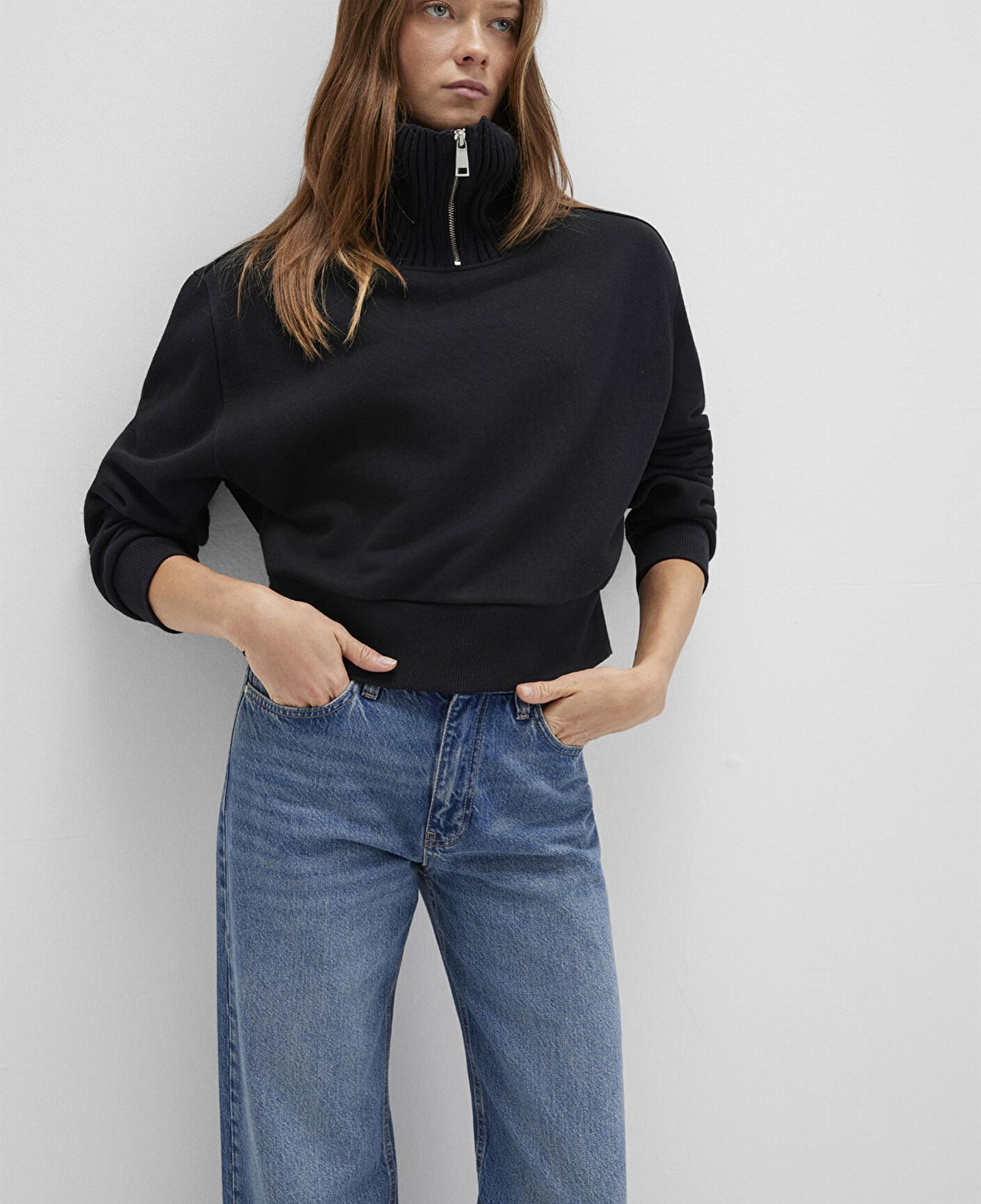 Mavi Yarı Fermuarlı Dik Yaka Siyah Sweatshirt 1S10434-900