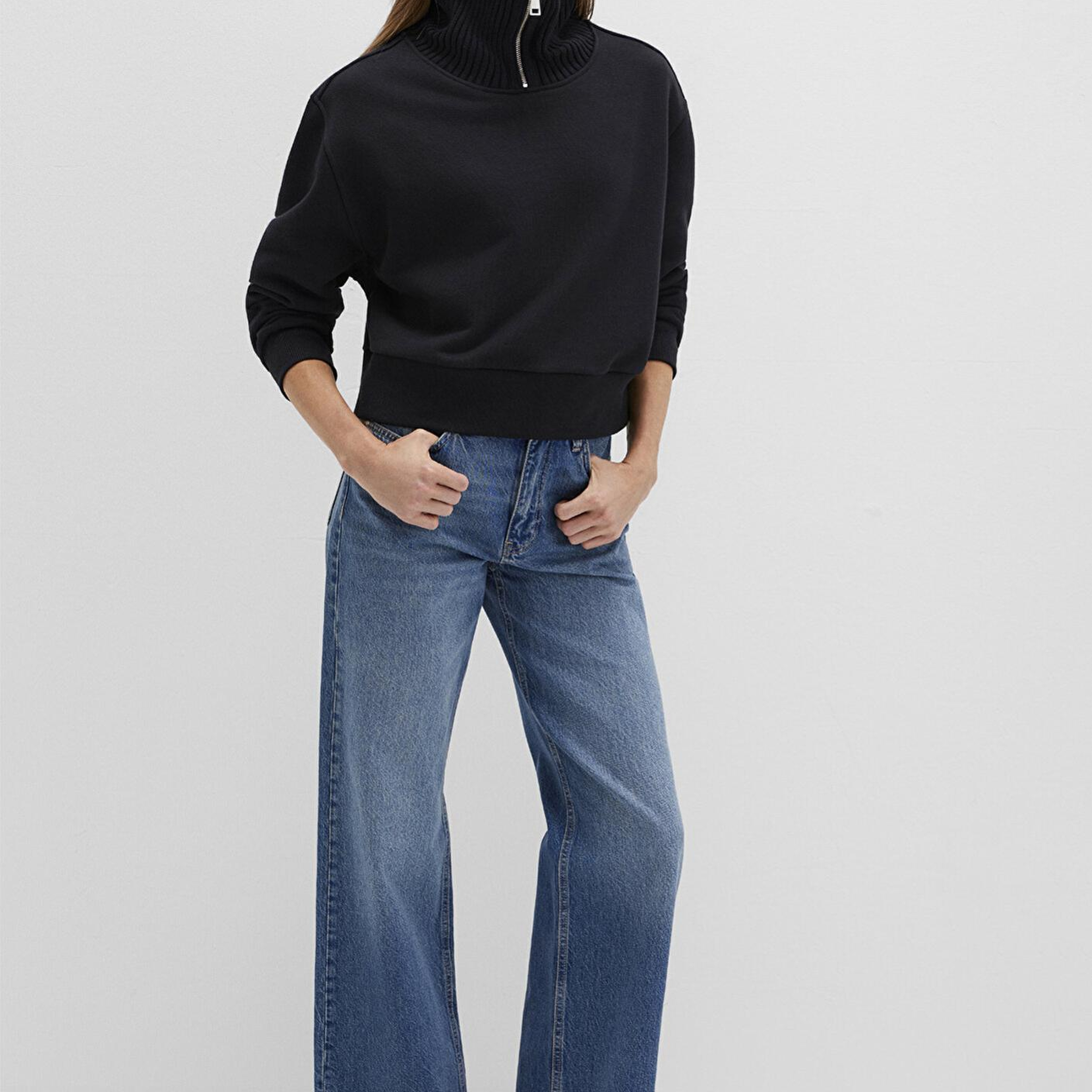 Mavi Yarı Fermuarlı Dik Yaka Siyah Sweatshirt 1S10434-900