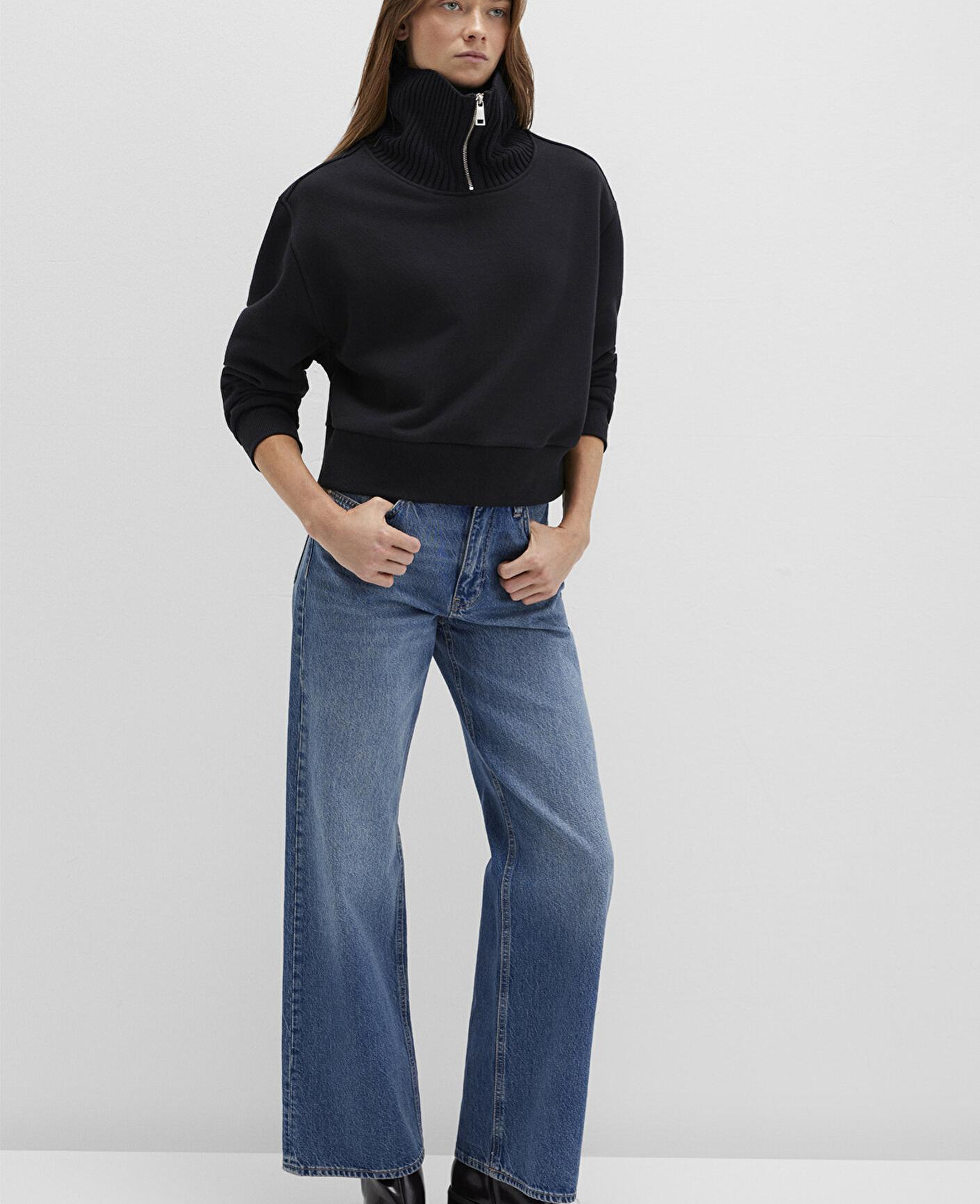 Mavi Yarı Fermuarlı Dik Yaka Siyah Sweatshirt 1S10434-900