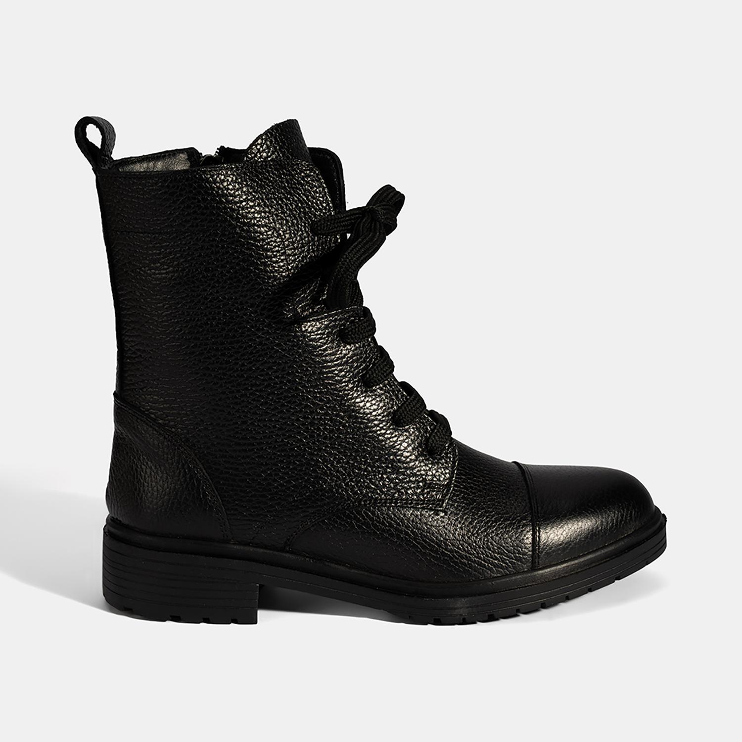 Kadın Siyah Bağcıklı Deri Postal Bot