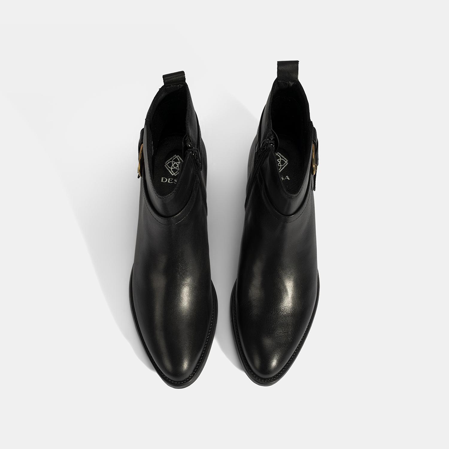 Kadın Siyah Ayarlanabilir Metal Tokalı Topuklu Deri Bot