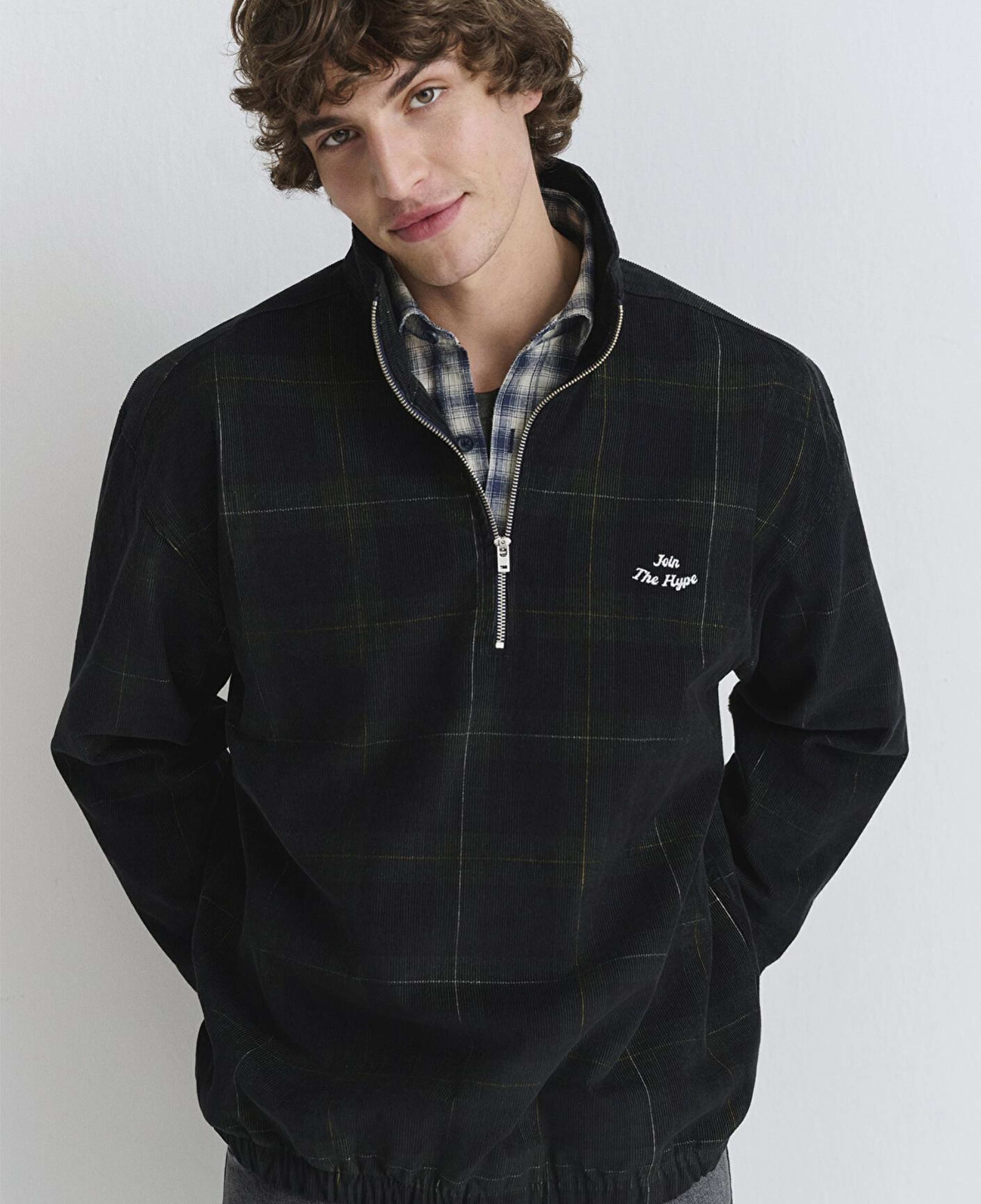 Mavi Yarı Fermuarlı Kareli Siyah Sweatshirt 0211777-91298