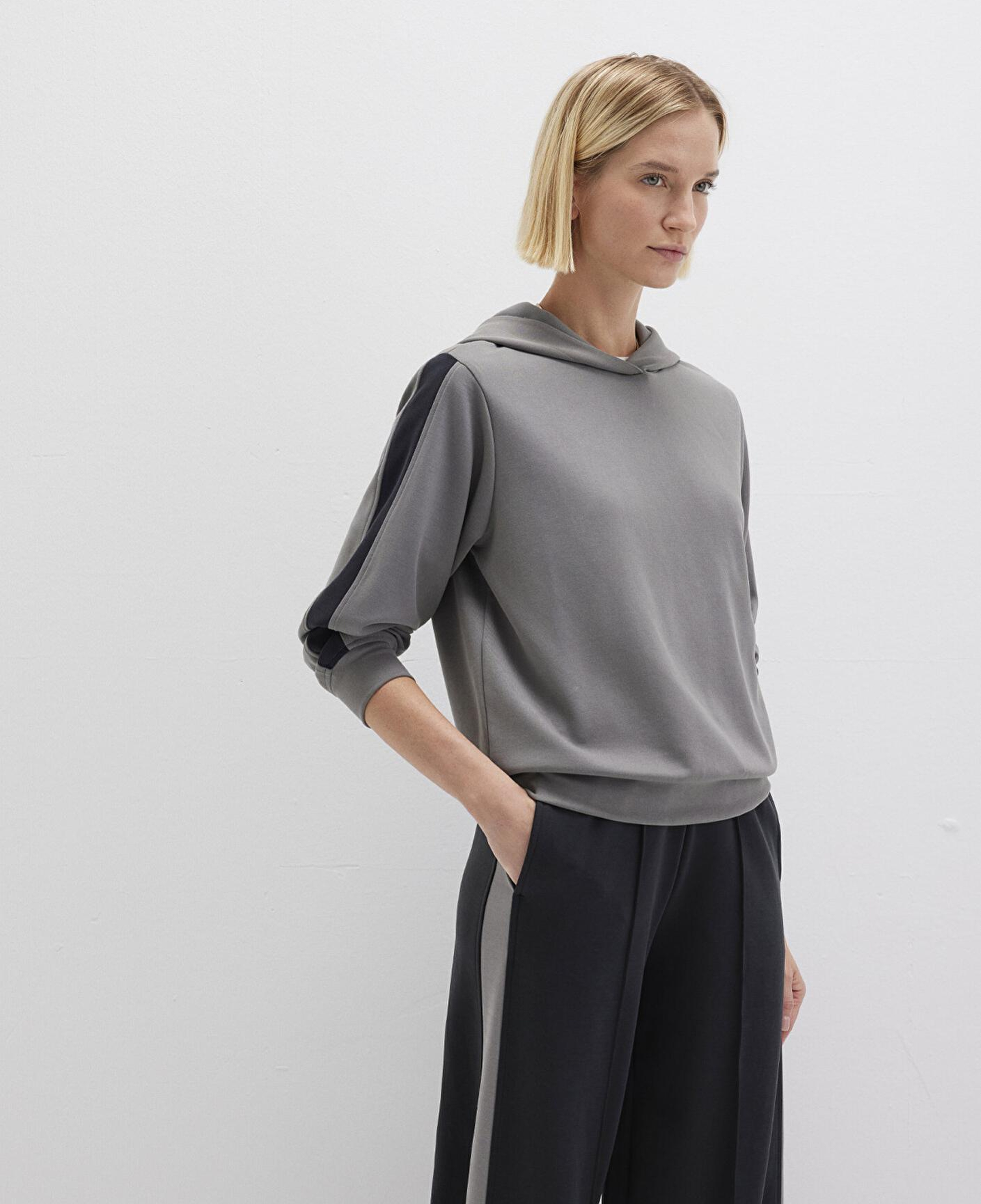 Mavi Şerit Detaylı Kapüşonlu (TENCEL™) Modal Gri Sweatshirt 1S10443-82577