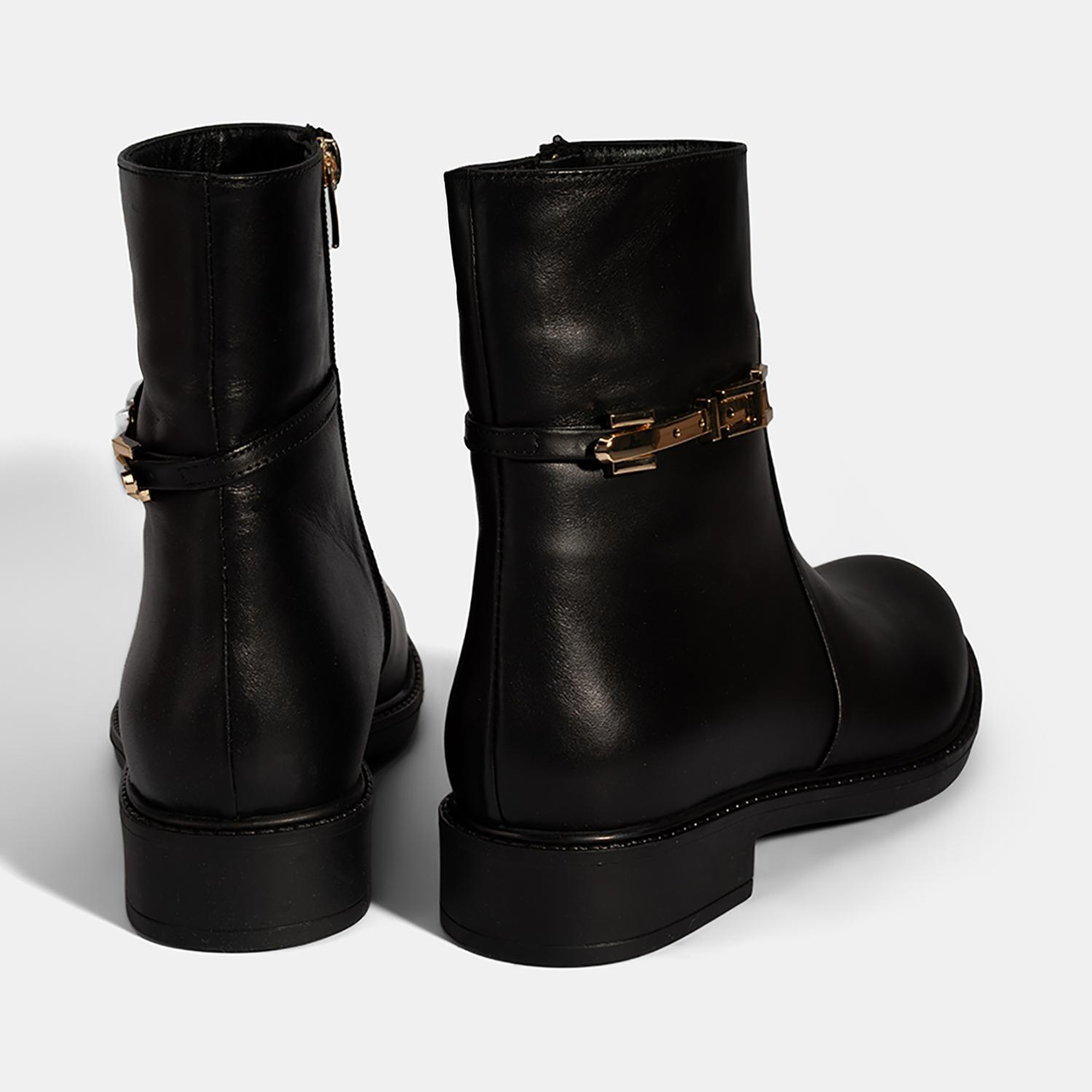 Kadın Siyah Metal Aksesuarlı Deri Bot