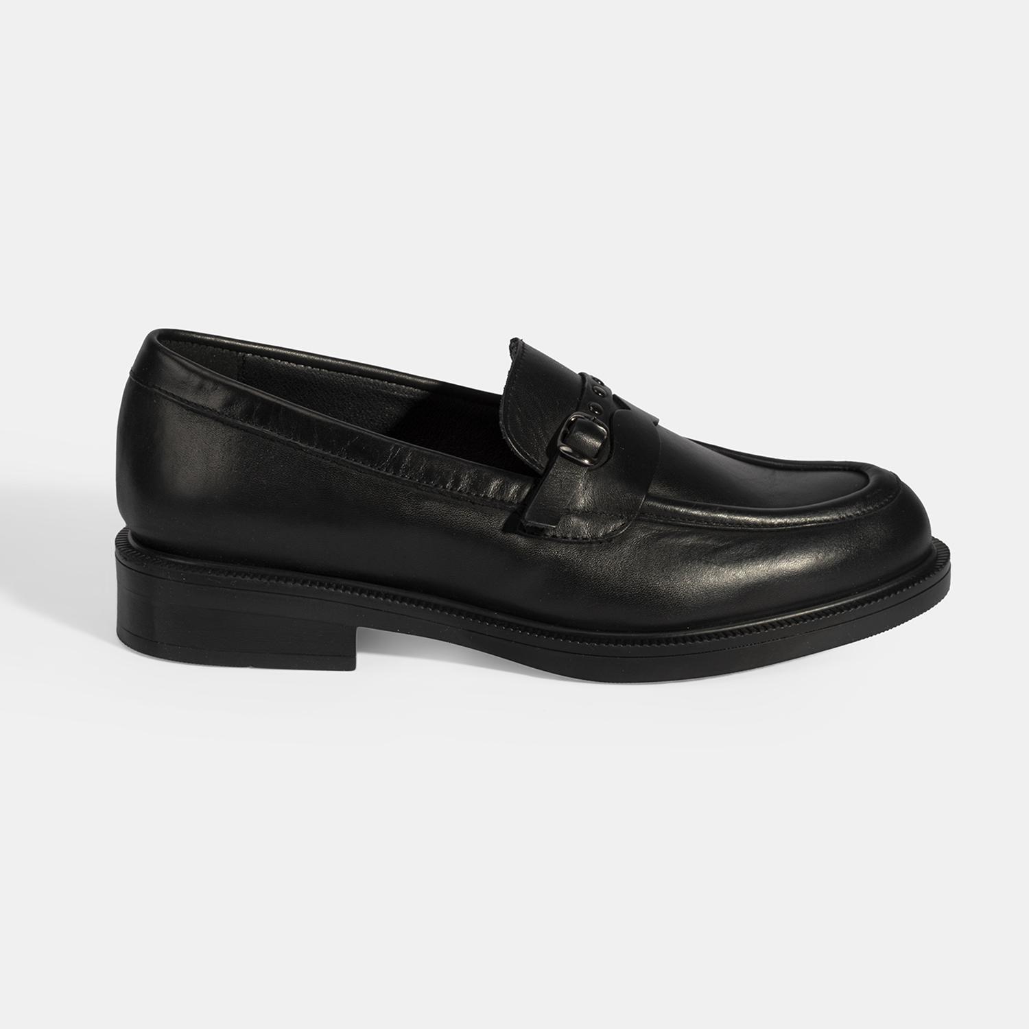 Kadın Siyah Metal Toka Detaylı Deri Loafer