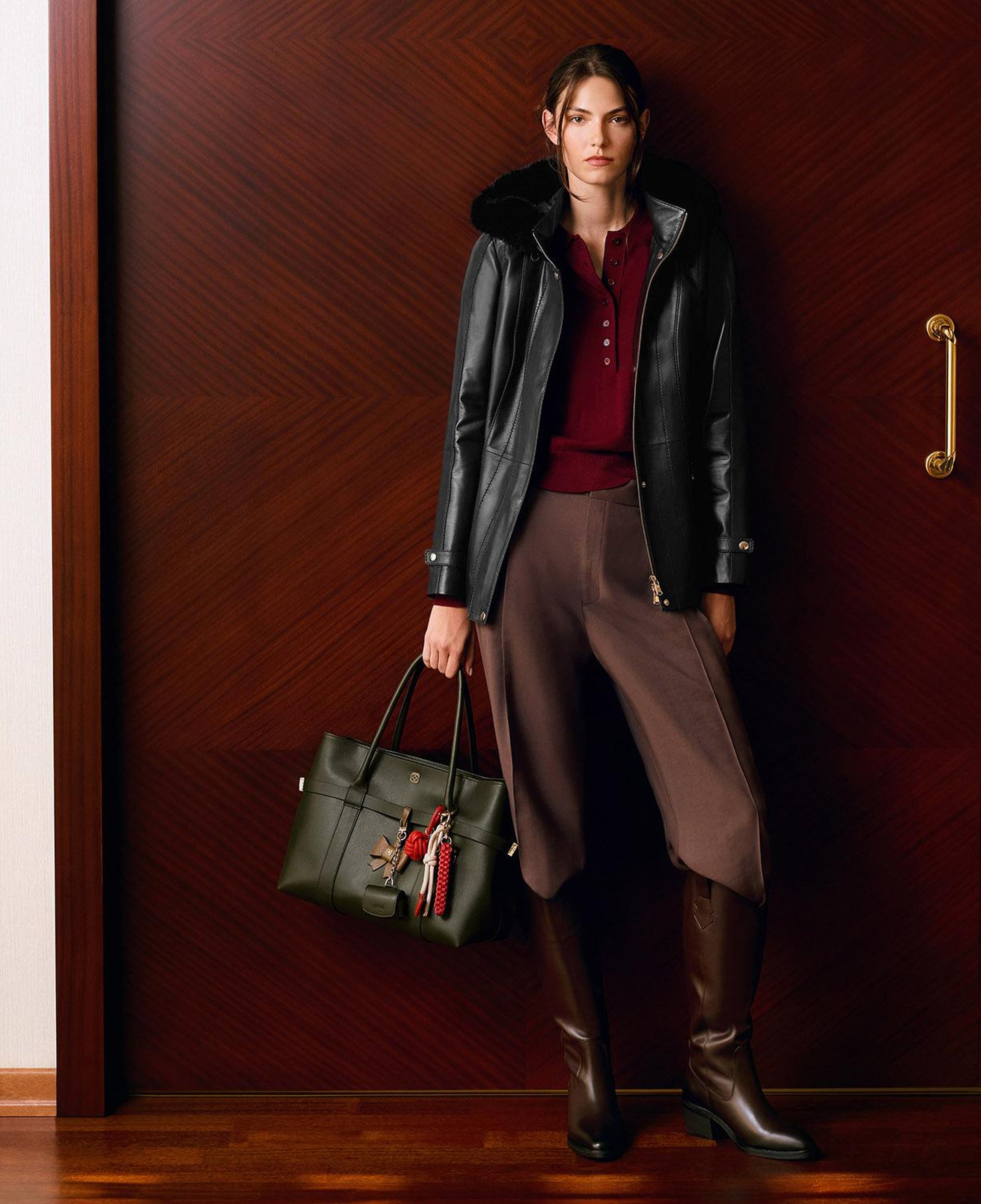 Kadın Siyah Kapüşonlu Deri Mont