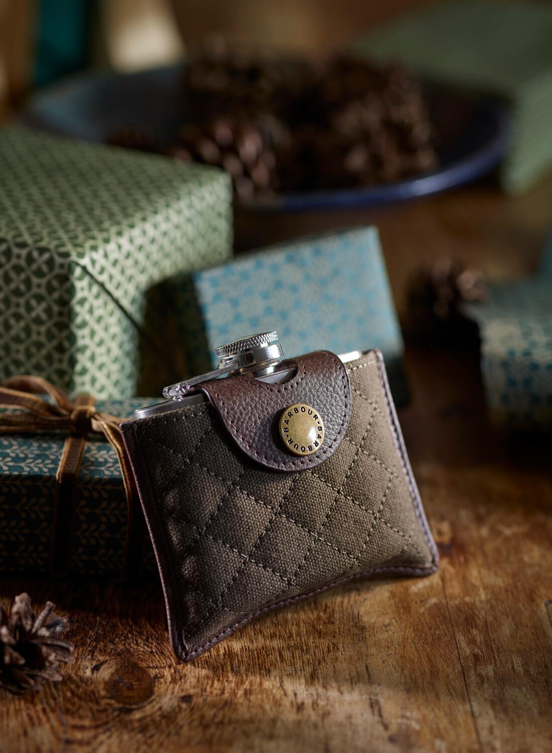 Barbour Kapitone Padbury Cep Şişesi