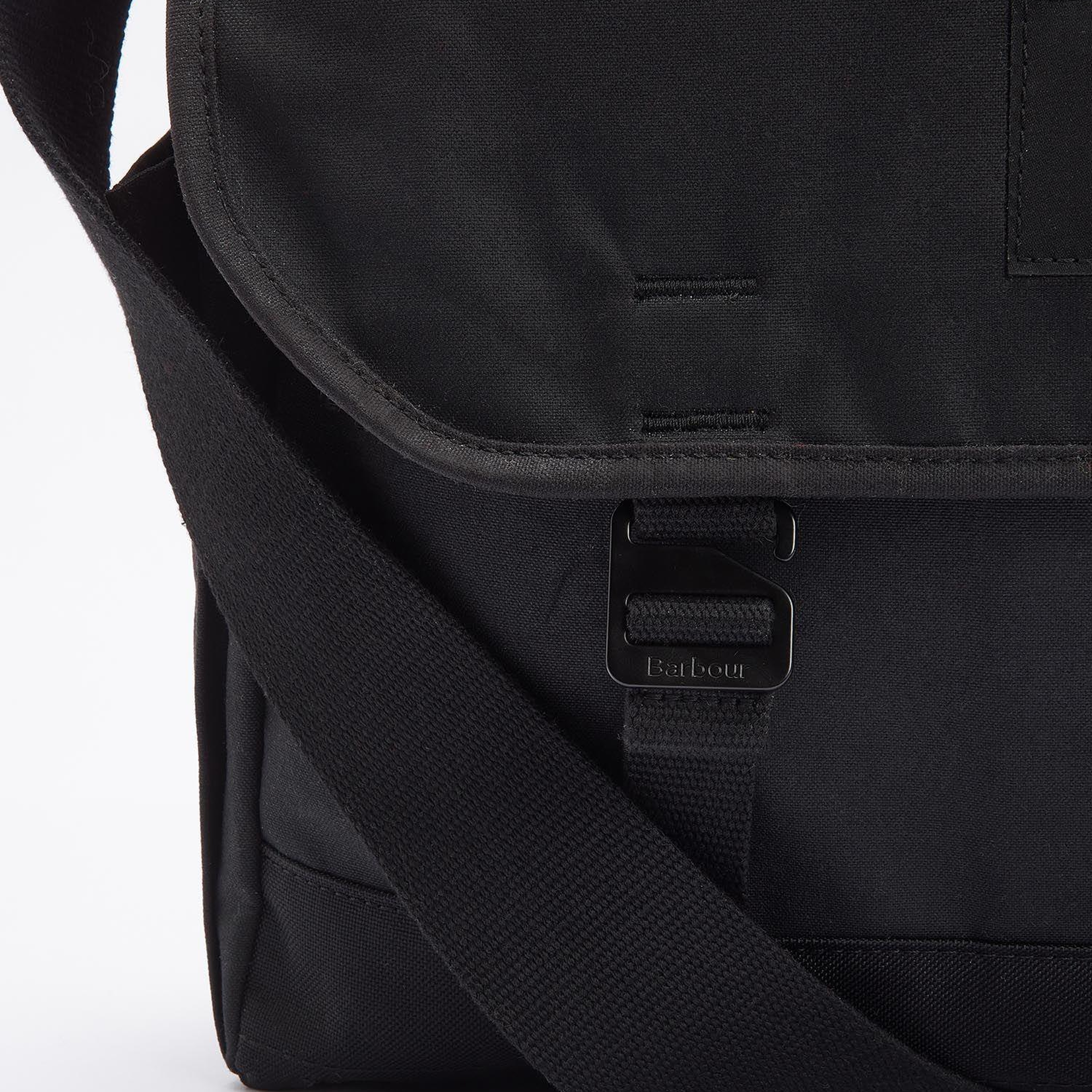 Barbour Field Yağlı Postacı Çantası