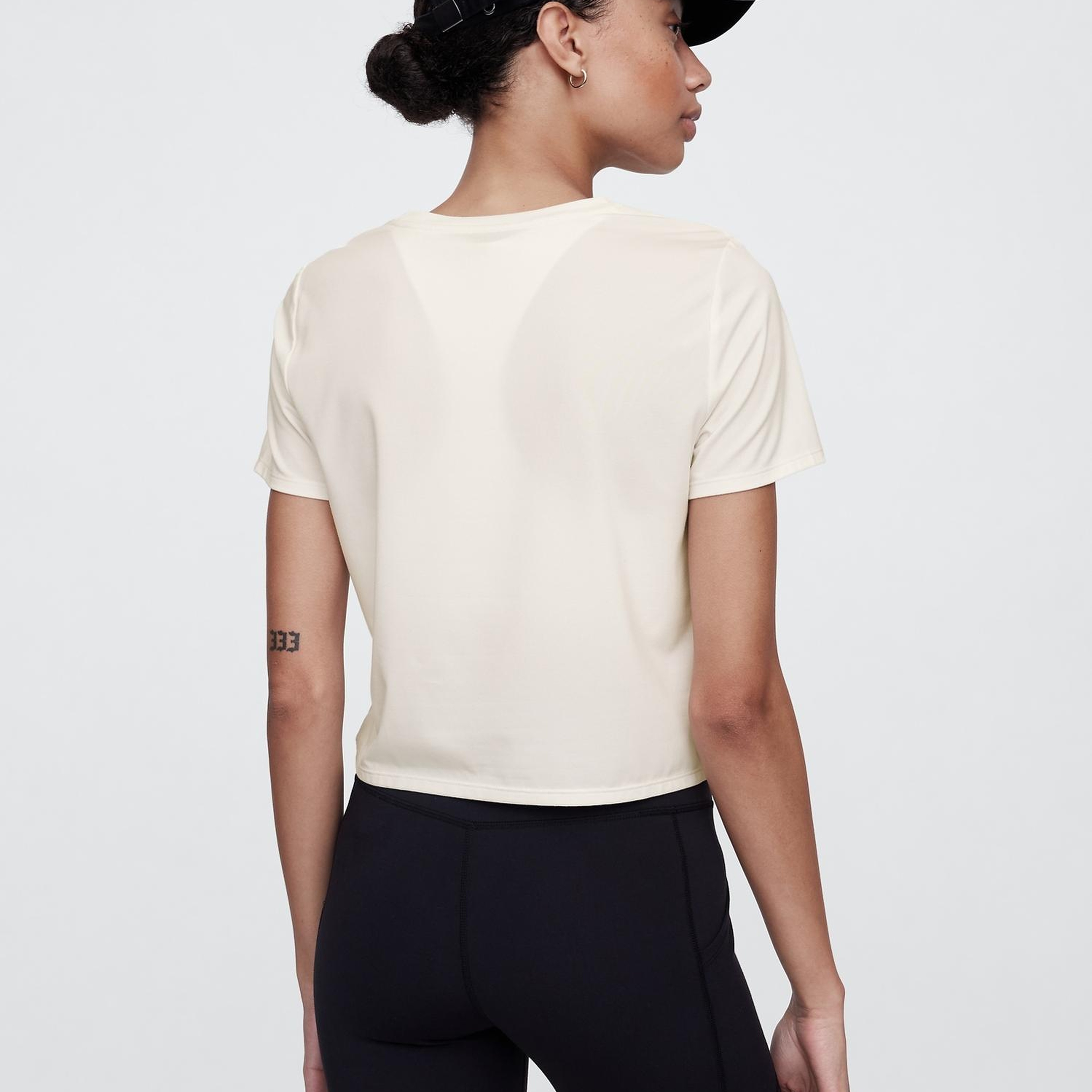 Kadın Krem GapFit Brushed Jersey Crop T-Shirt