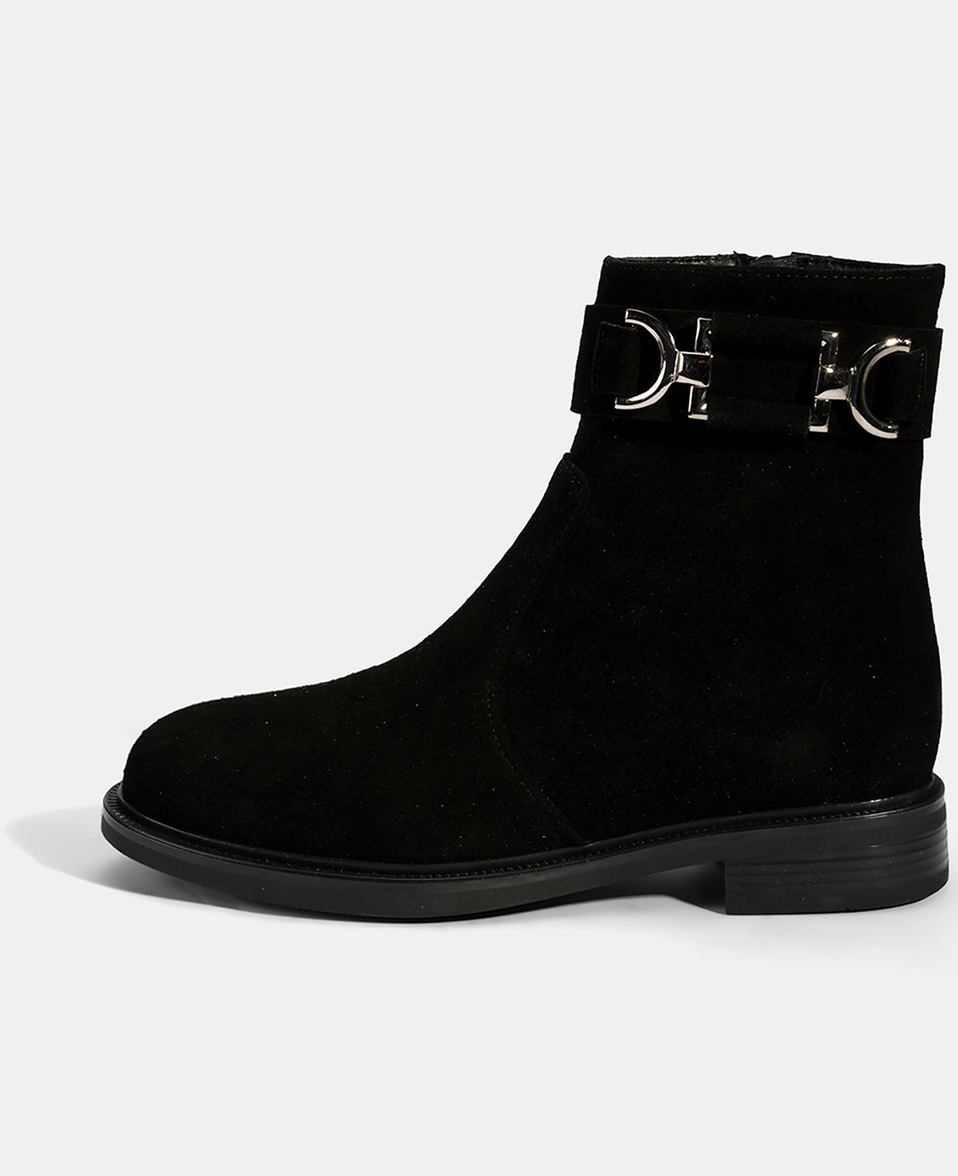 Kadın Siyah Metal Aksesuarlı Süet Bot