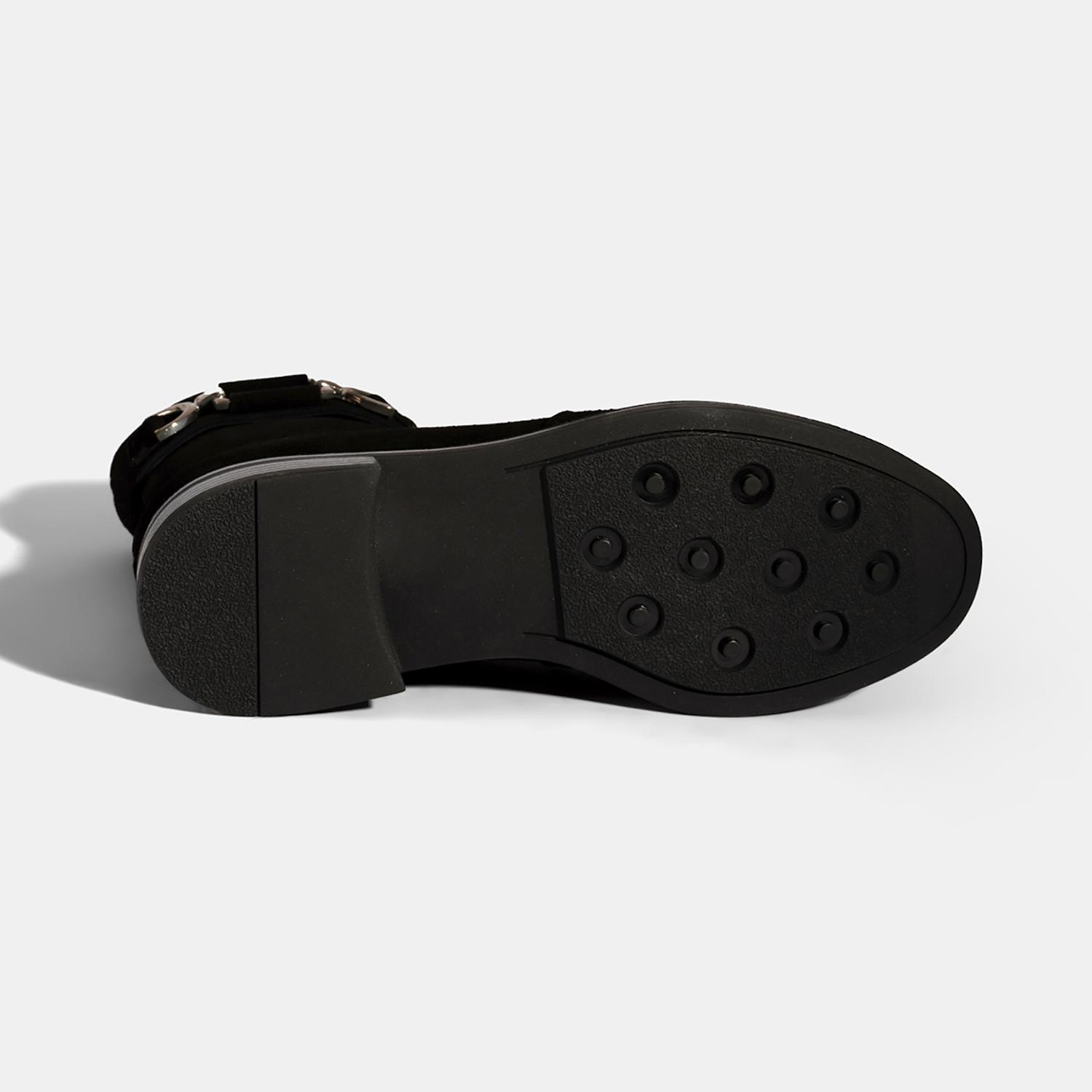 Kadın Siyah Metal Aksesuarlı Süet Bot