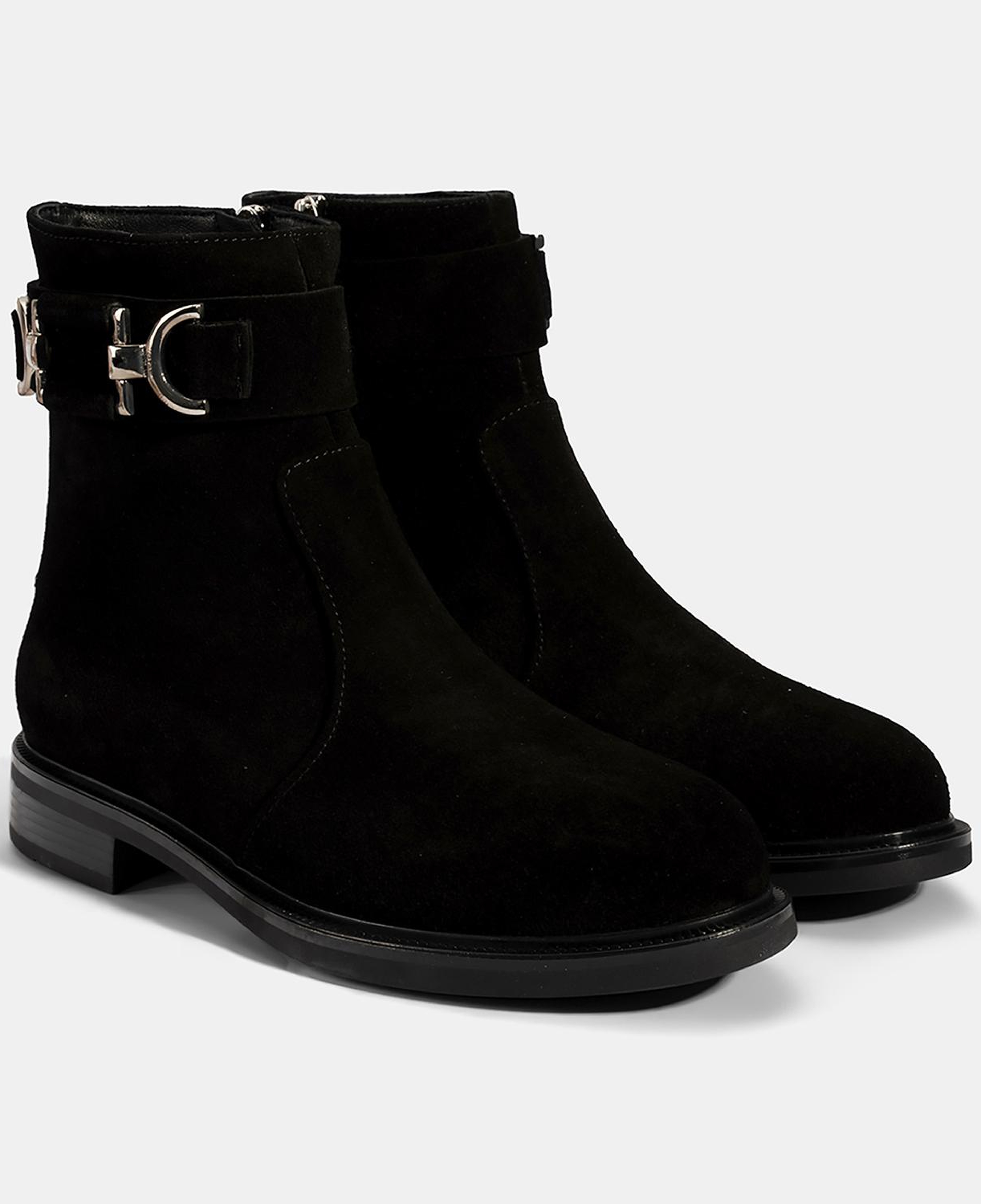 Kadın Siyah Metal Aksesuarlı Süet Bot