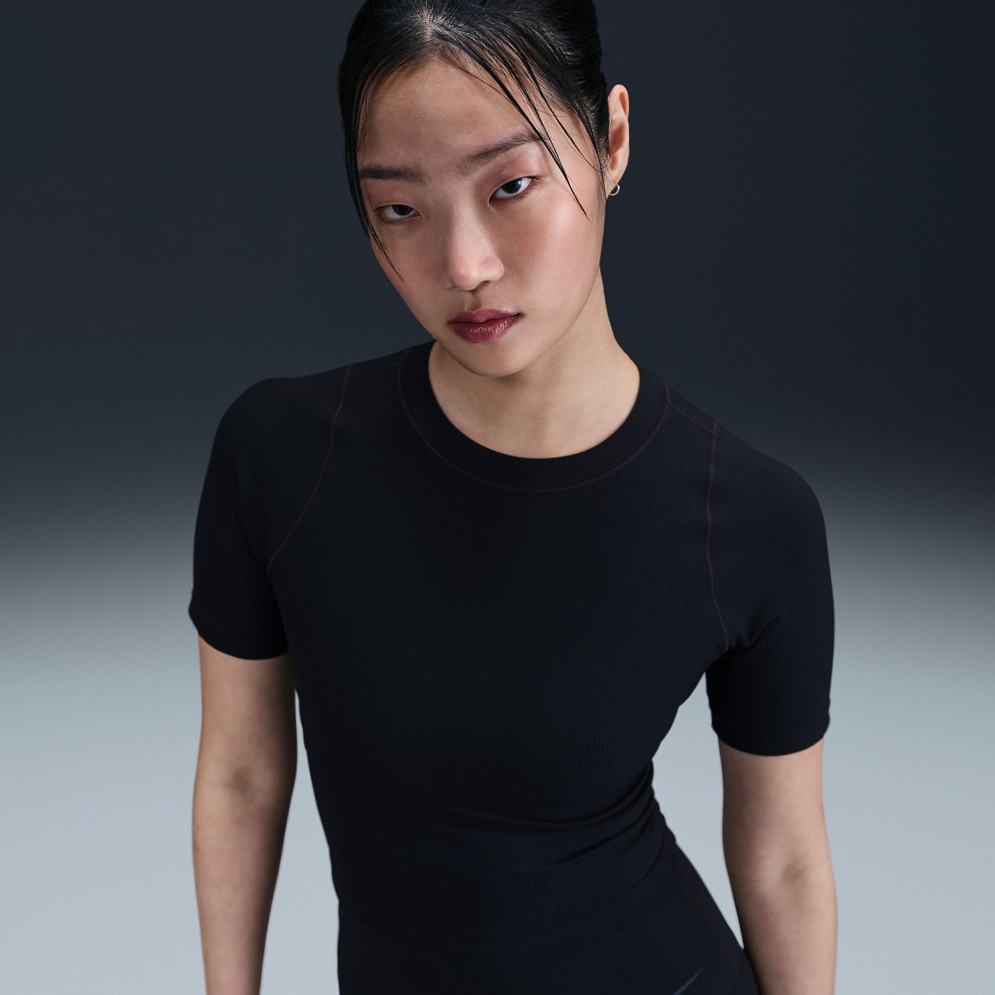 Nike Dri-Fit Zenvy Kadın Siyah T-Shirt