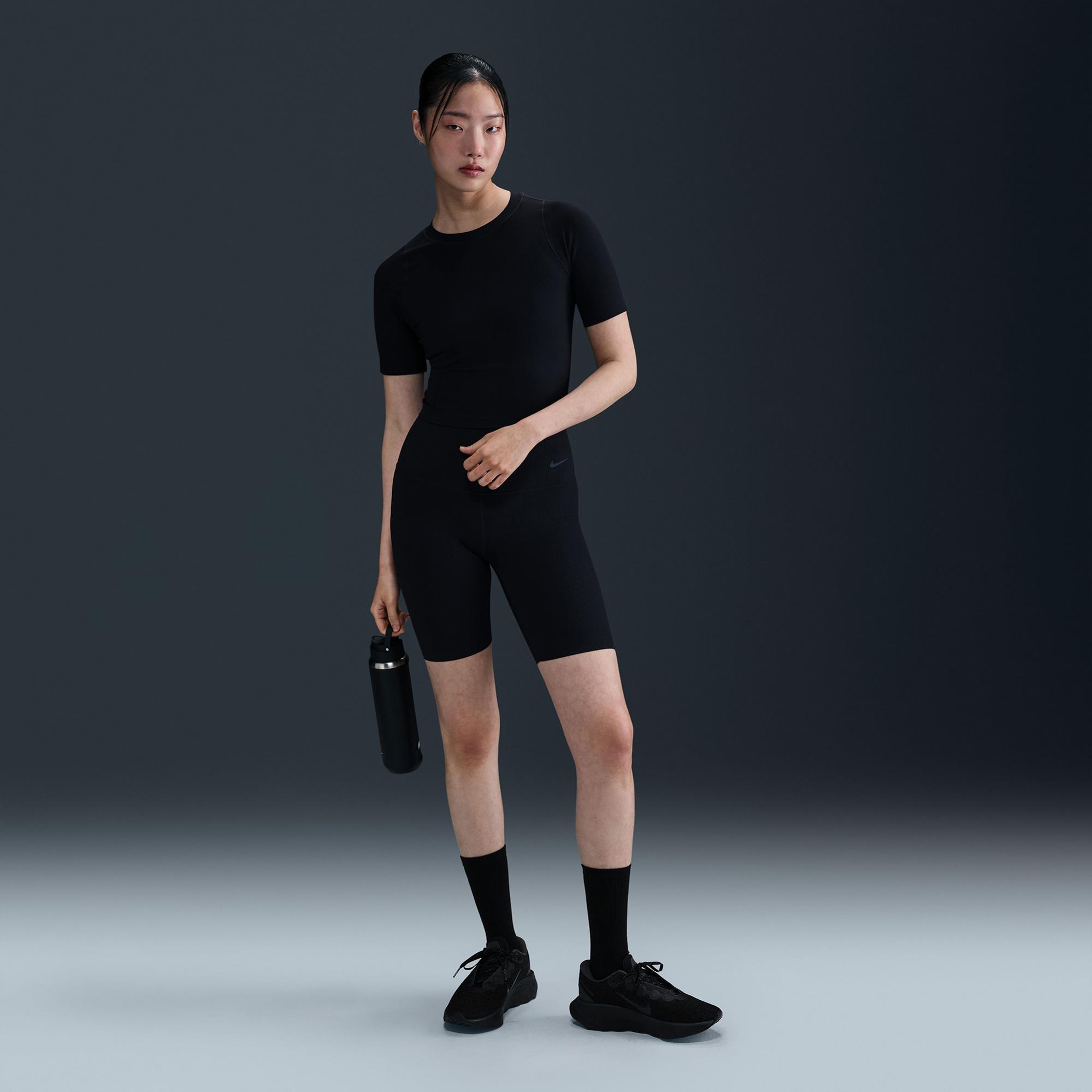 Nike Dri-Fit Zenvy Kadın Siyah T-Shirt