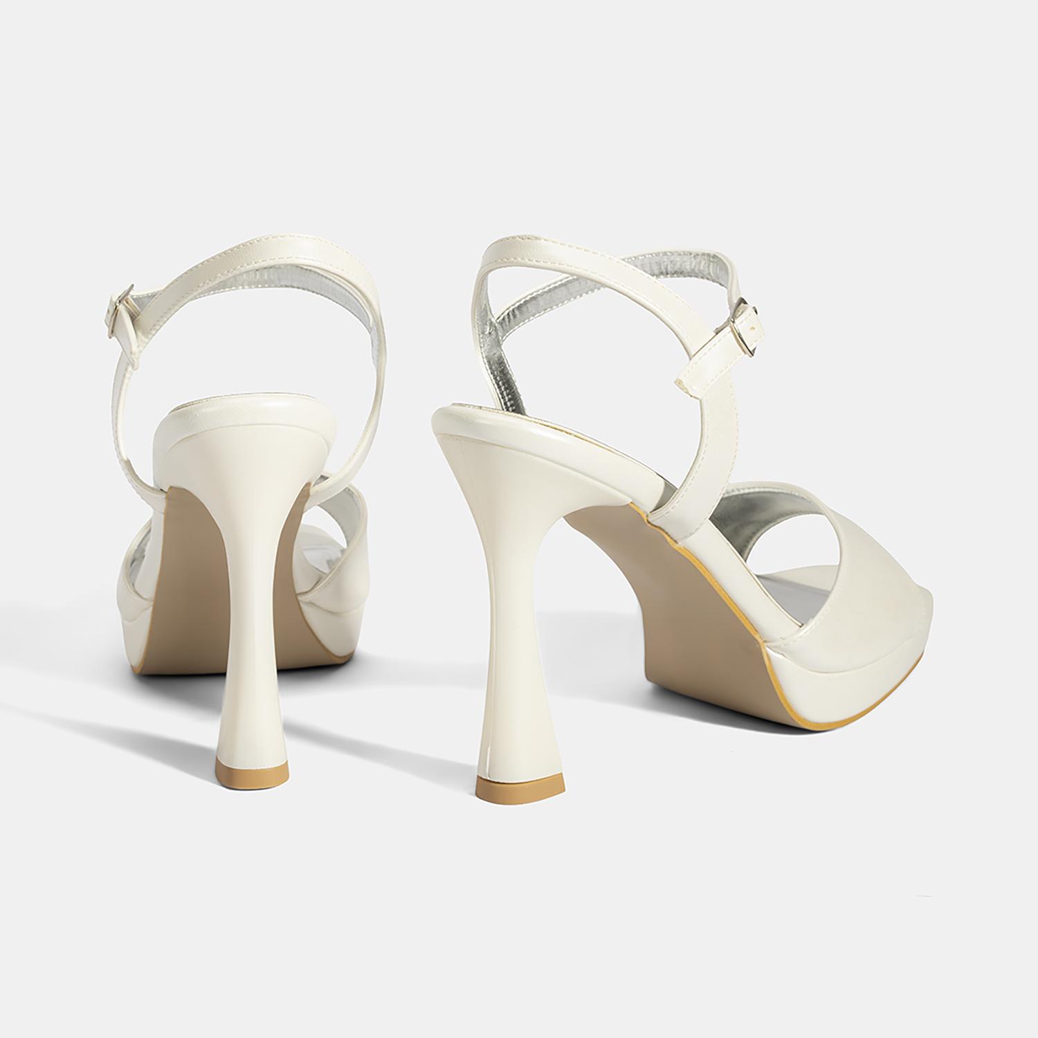 Kadın Beyaz Ayarlanabilir Tokalı Topuklu Gelin Ayakkabısı