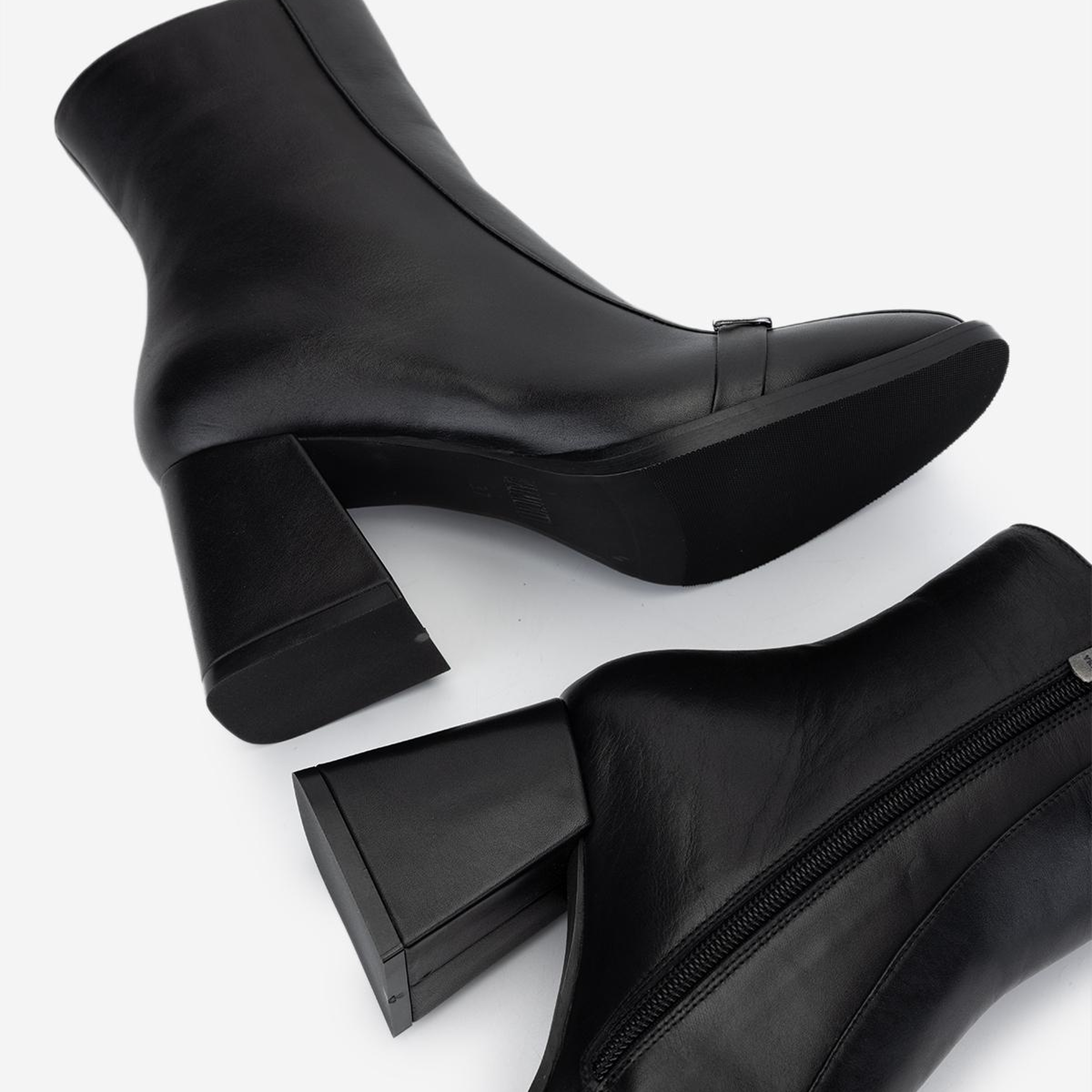 Valmenti Kadın Hakiki Deri Siyah Topuklu Bot