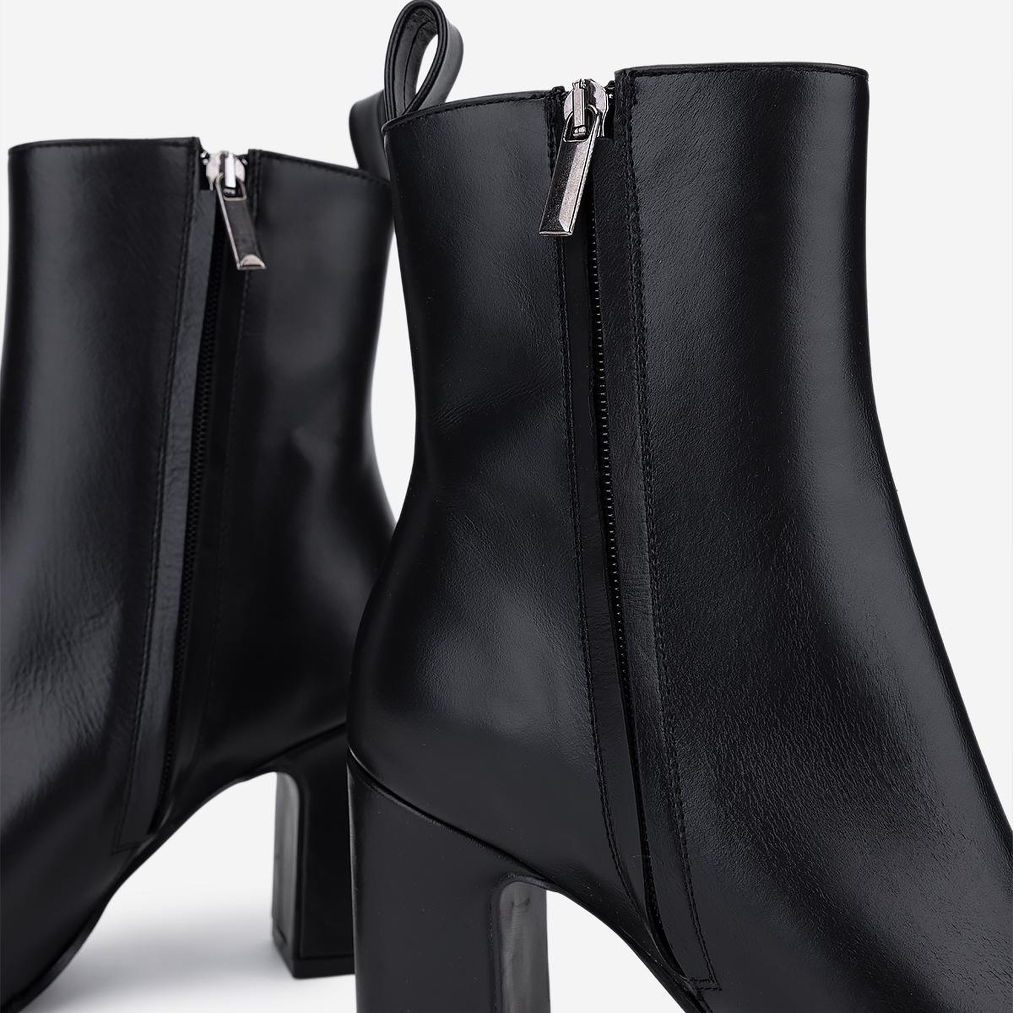 Valmenti Kadın Hakiki Deri Siyah Topuklu Bot