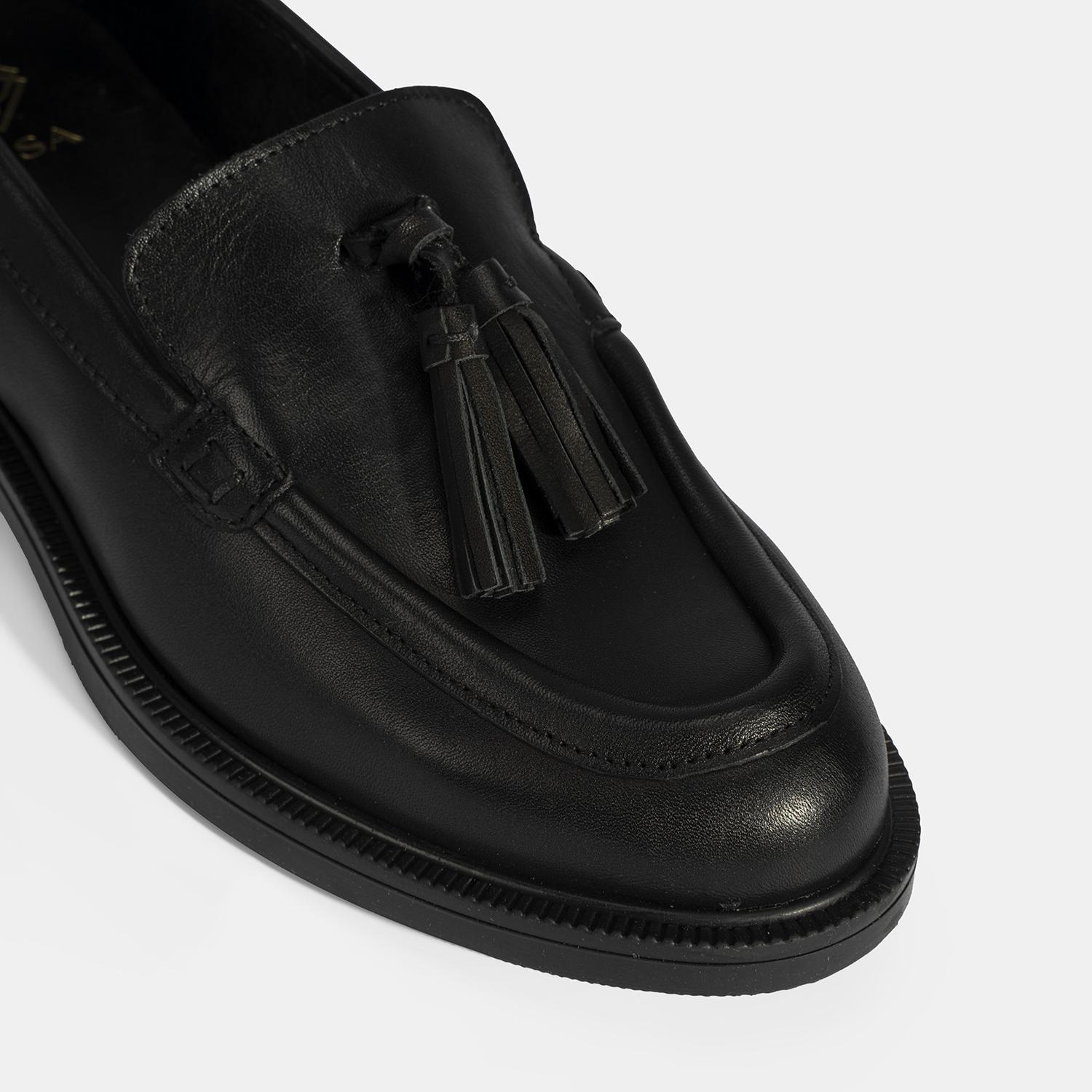 Kadın Siyah Püskül Detaylı Deri Loafer